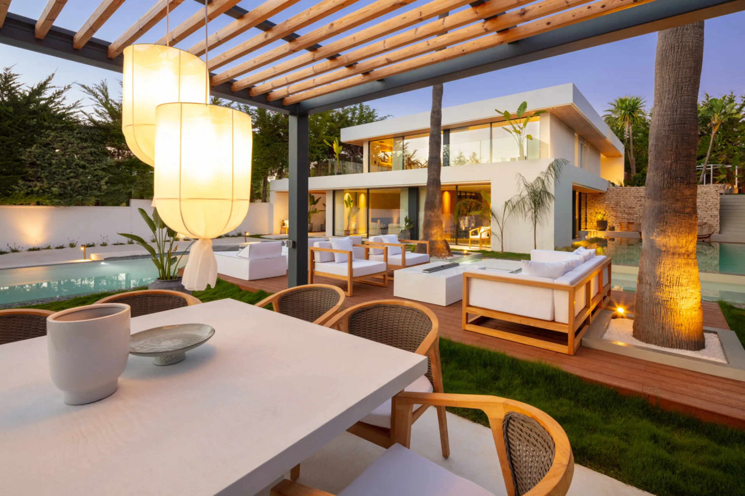 House - Detached Villa в продаже в Marbella, Málaga. В доме 4 спален и 5 ванных комнат. Площадь дома 435 м². Площадь участка 1038 м²