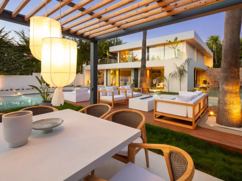 House - Detached Villa в продаже в Marbella, Málaga. В доме 4 спален и 5 ванных комнат. Площадь дома 435 м². Площадь участка 1038 м²