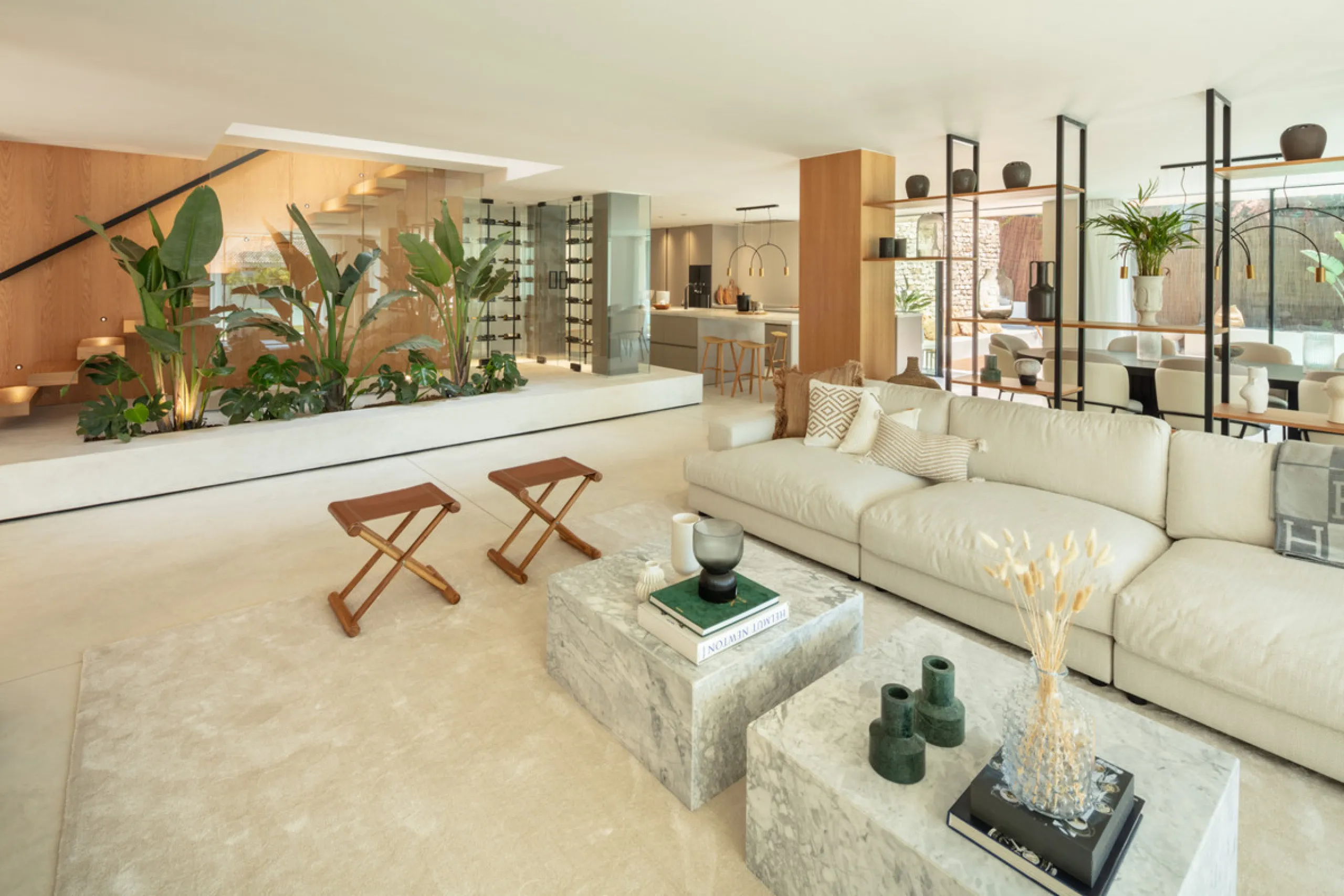 House - Detached Villa в продаже в Marbella, Málaga. В доме 4 спален и 5 ванных комнат. Площадь дома 435 м². Площадь участка 1038 м²