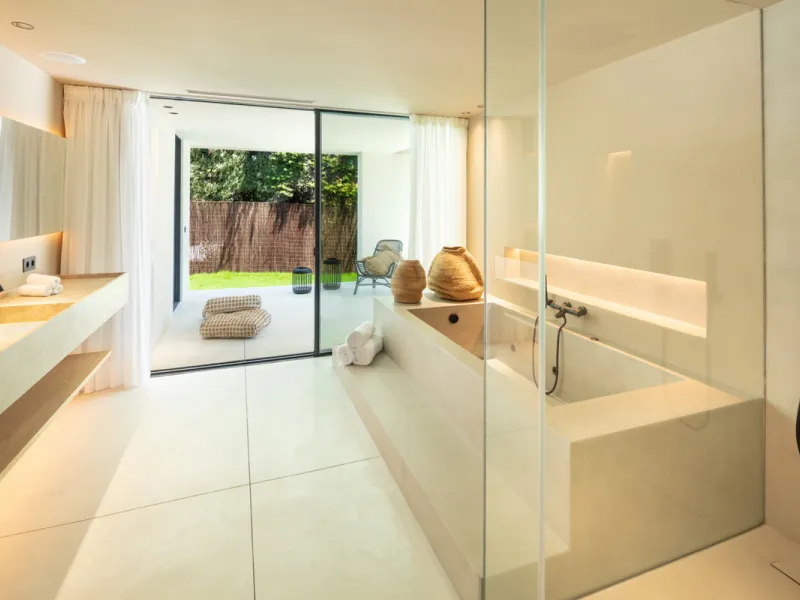 House - Detached Villa в продаже в Marbella, Málaga. В доме 4 спален и 5 ванных комнат. Площадь дома 435 м². Площадь участка 1038 м²