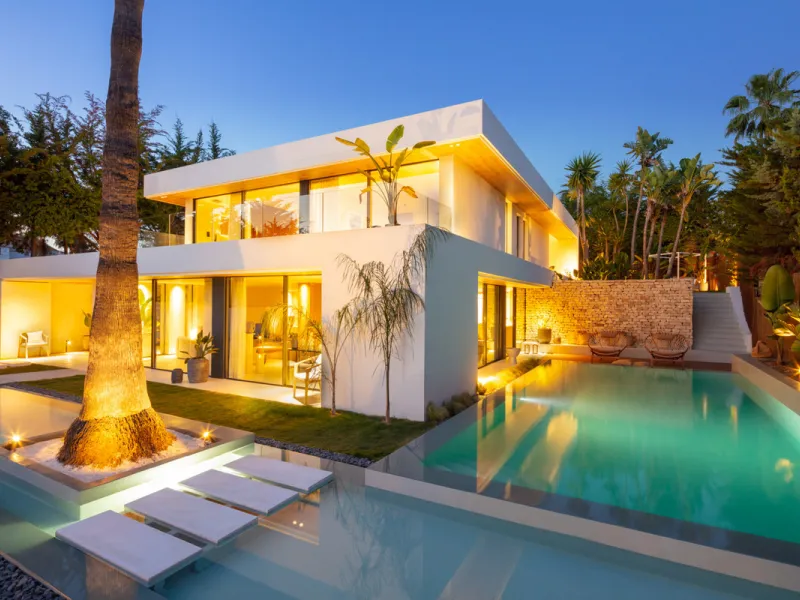 House - Detached Villa в продаже в Marbella, Málaga. В доме 4 спален и 5 ванных комнат. Площадь дома 435 м². Площадь участка 1038 м²