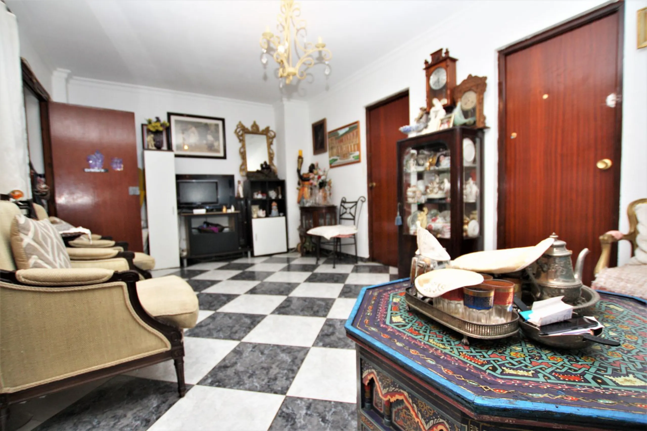 OLD TOWN HOUSE WITH POTENTIAL FOR VARIOUS USES