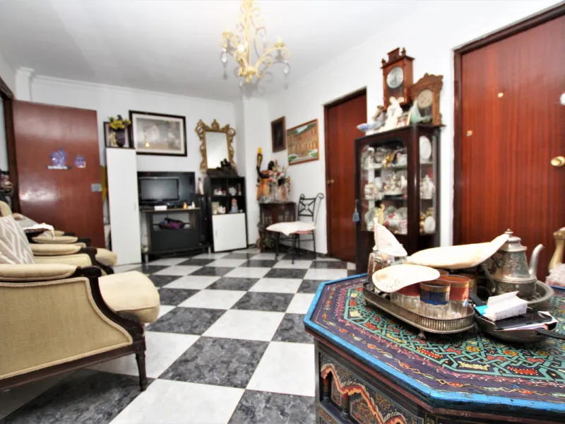 OLD TOWN HOUSE WITH POTENTIAL FOR VARIOUS USES