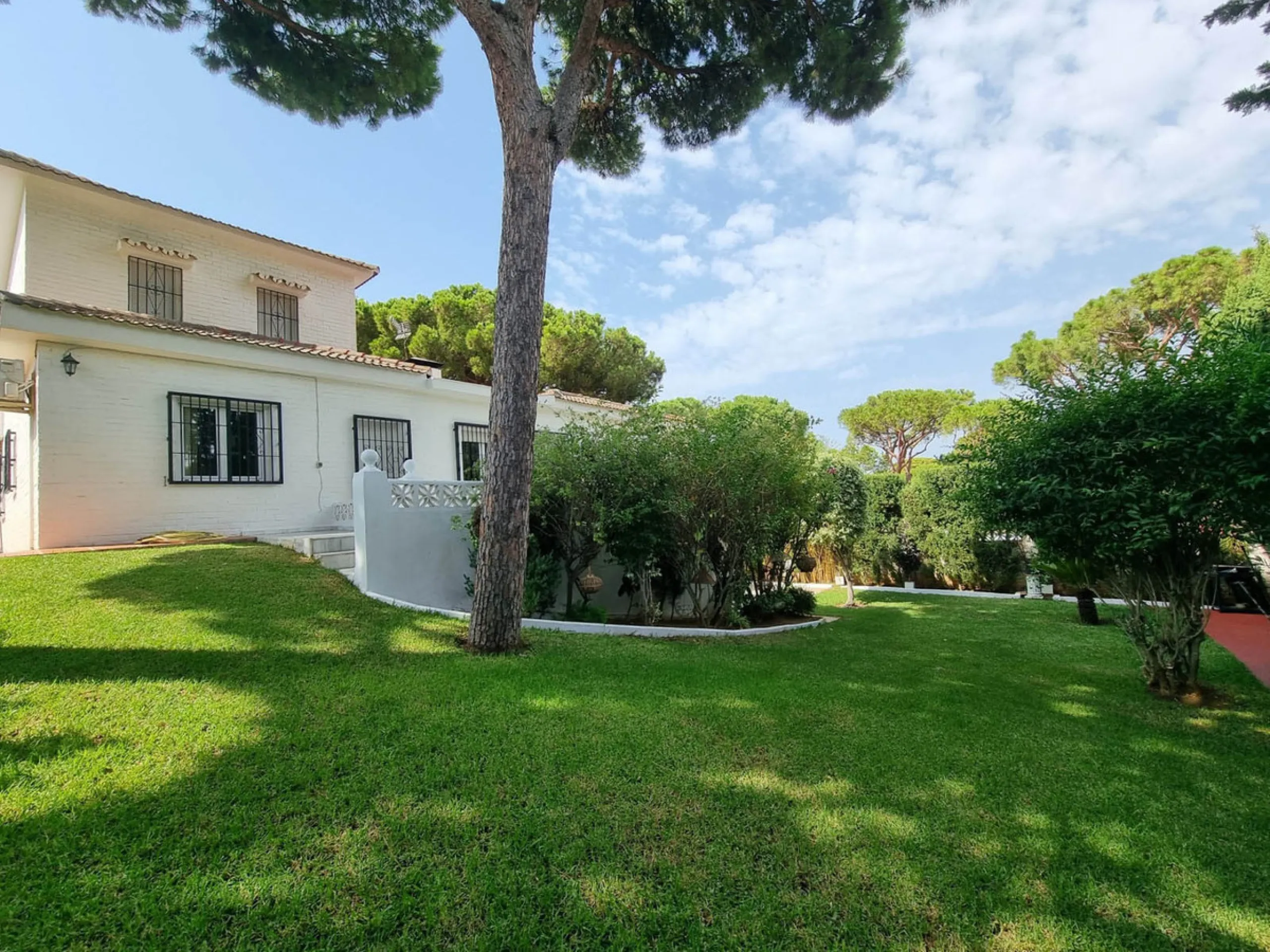 Charming Detached Villa in Lower Calahonda, Mijas