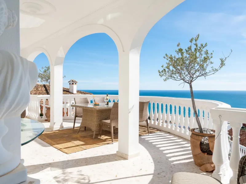 **Stunning Villa with Panoramic Sea Views in La Capellania, Benalmádena**
