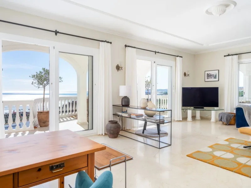 **Stunning Villa with Panoramic Sea Views in La Capellania, Benalmádena**