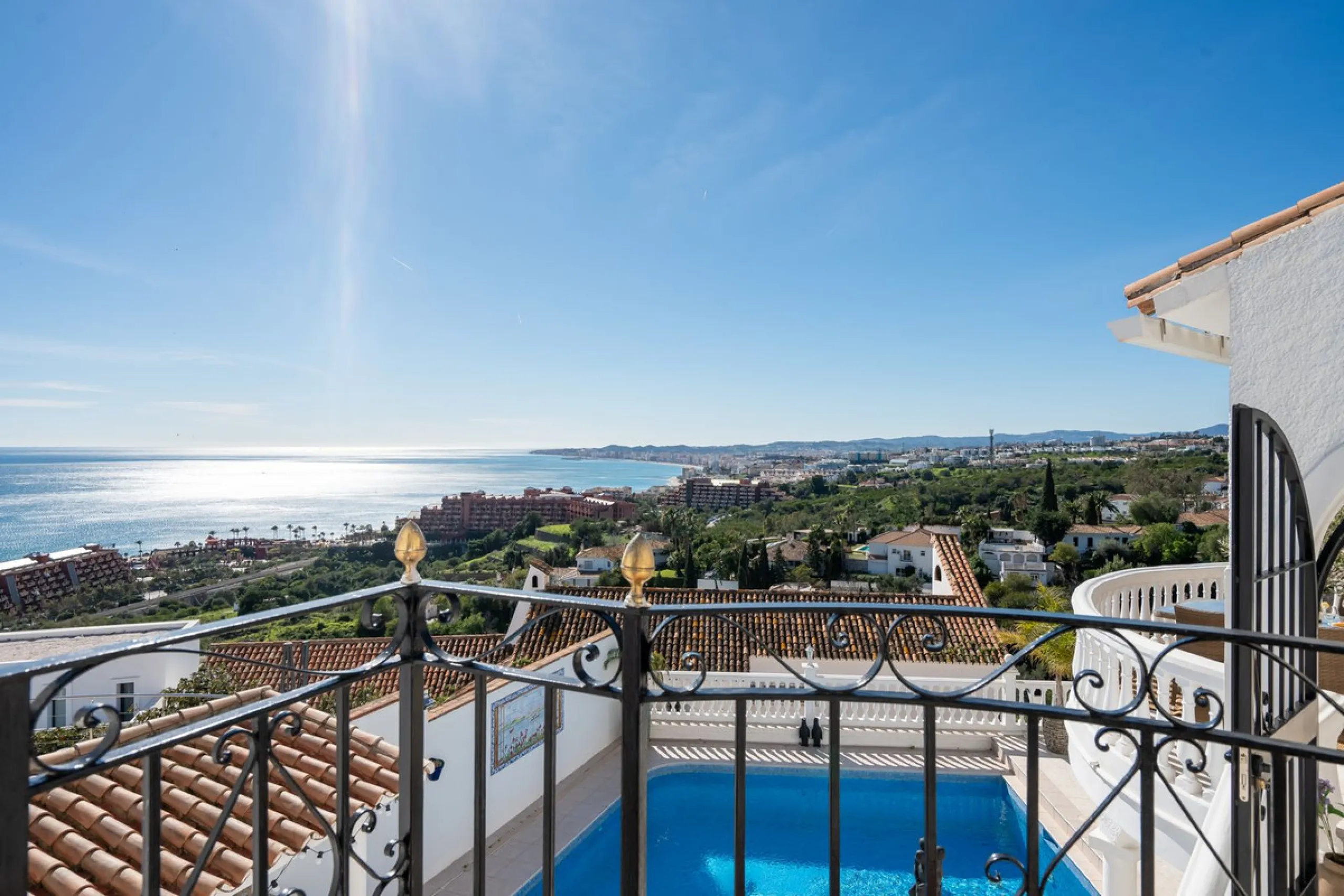 **Stunning Villa with Panoramic Sea Views in La Capellania, Benalmádena**