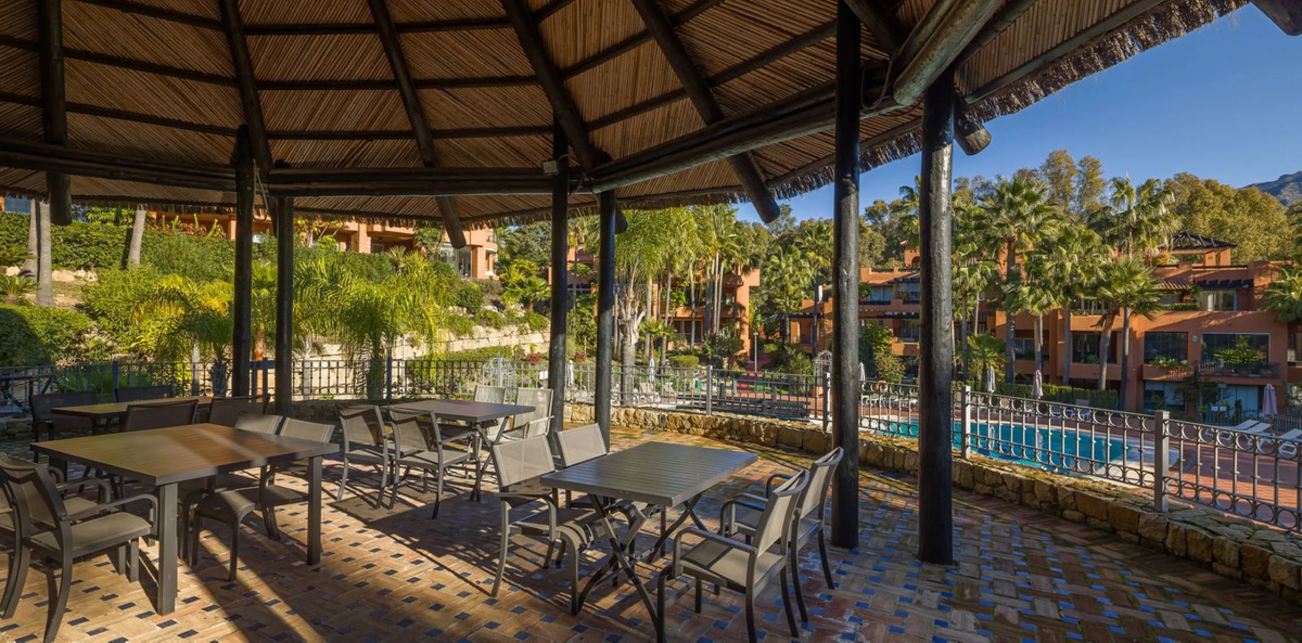 Spektakuläre Wohnung mit vier Schlafzimmern und vier Badezimmern in Nueva Andalucía