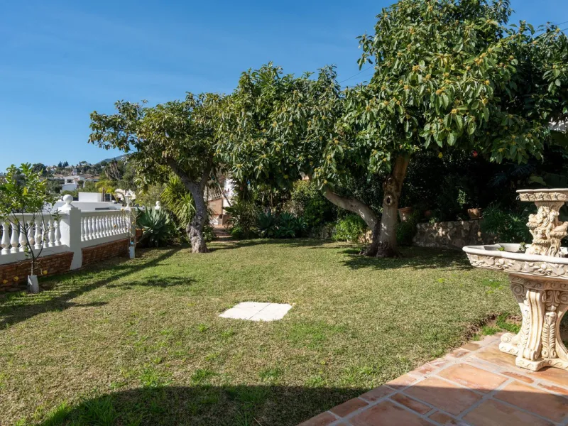 **Stunning Villa with Panoramic Sea Views in La Capellania, Benalmádena**