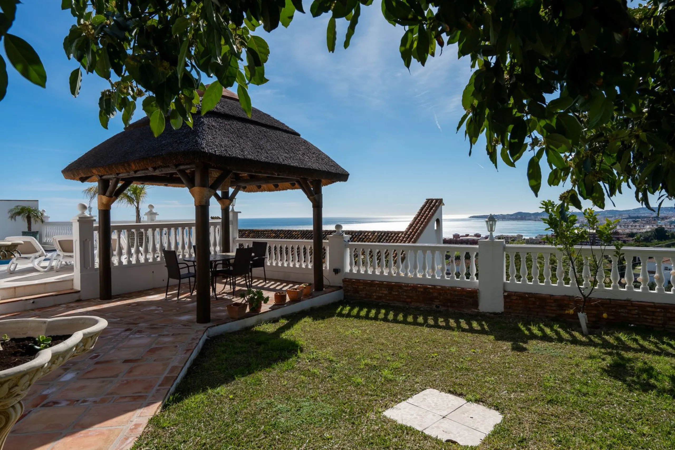 **Stunning Villa with Panoramic Sea Views in La Capellania, Benalmádena**