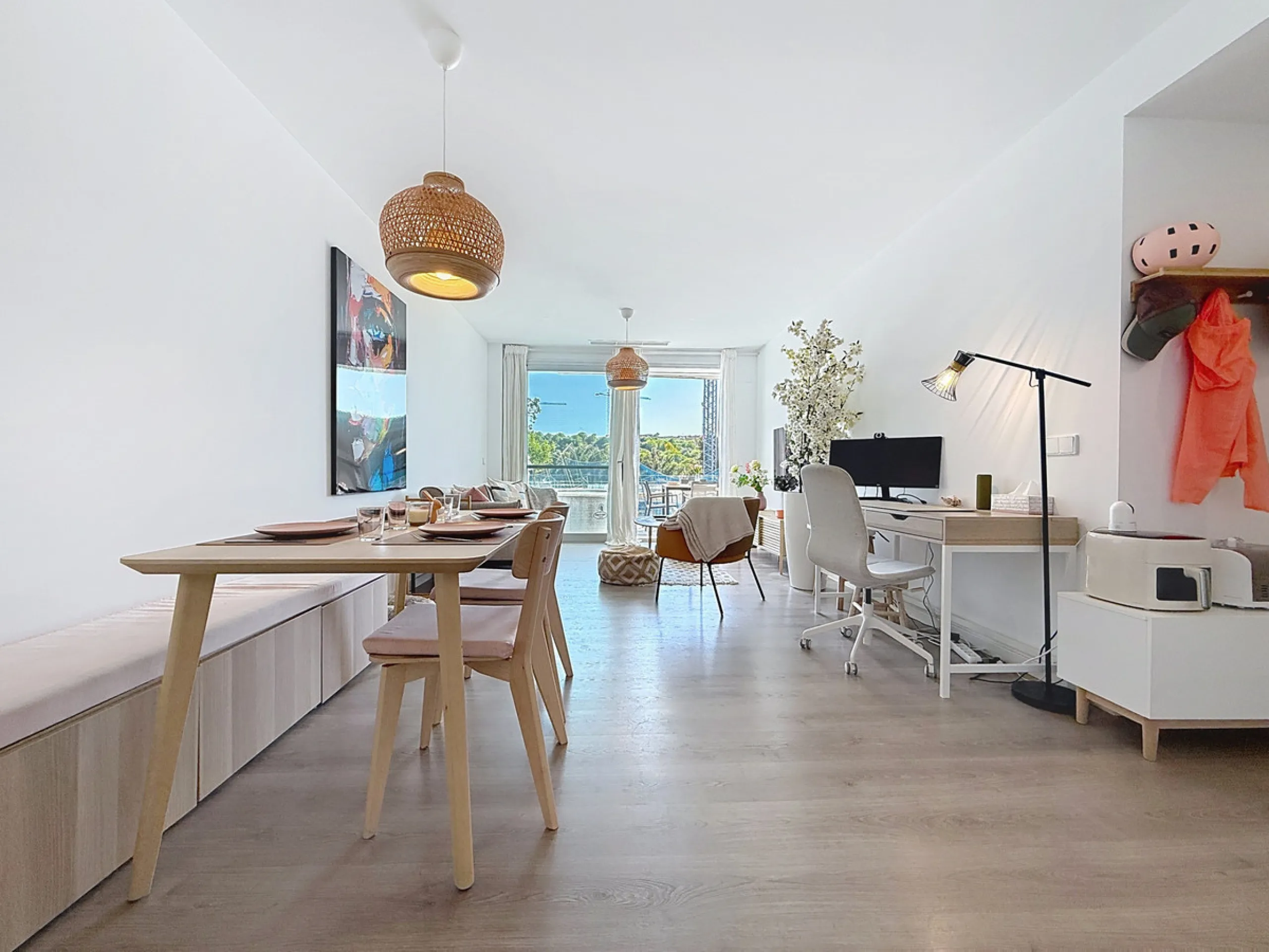 This beautiful three-bedroom, two-bathroom apartment benefits from a southwest orientation, ensuring lovely afternoon light and pleasant sunsets. From the terrace, you can enjoy open views of the surrounding nature, with a partial sea view to the left. Th