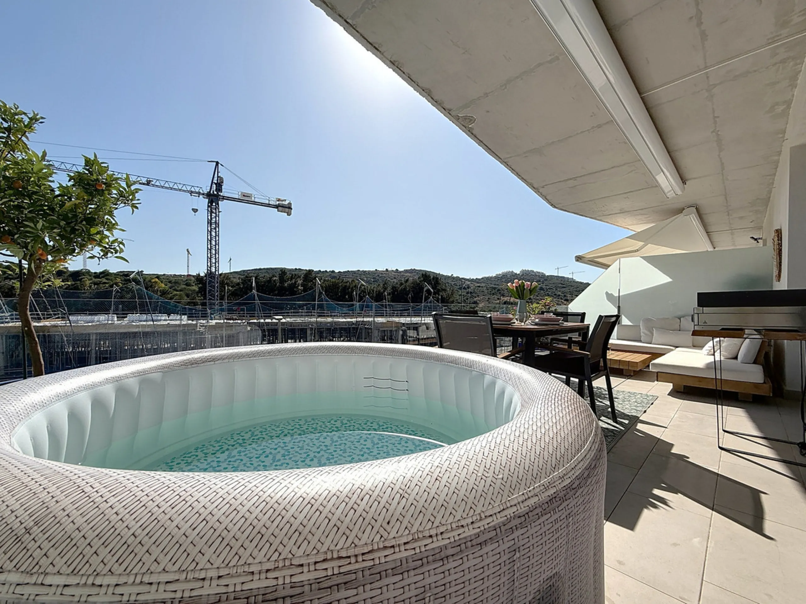 This beautiful three-bedroom, two-bathroom apartment benefits from a southwest orientation, ensuring lovely afternoon light and pleasant sunsets. From the terrace, you can enjoy open views of the surrounding nature, with a partial sea view to the left. Th