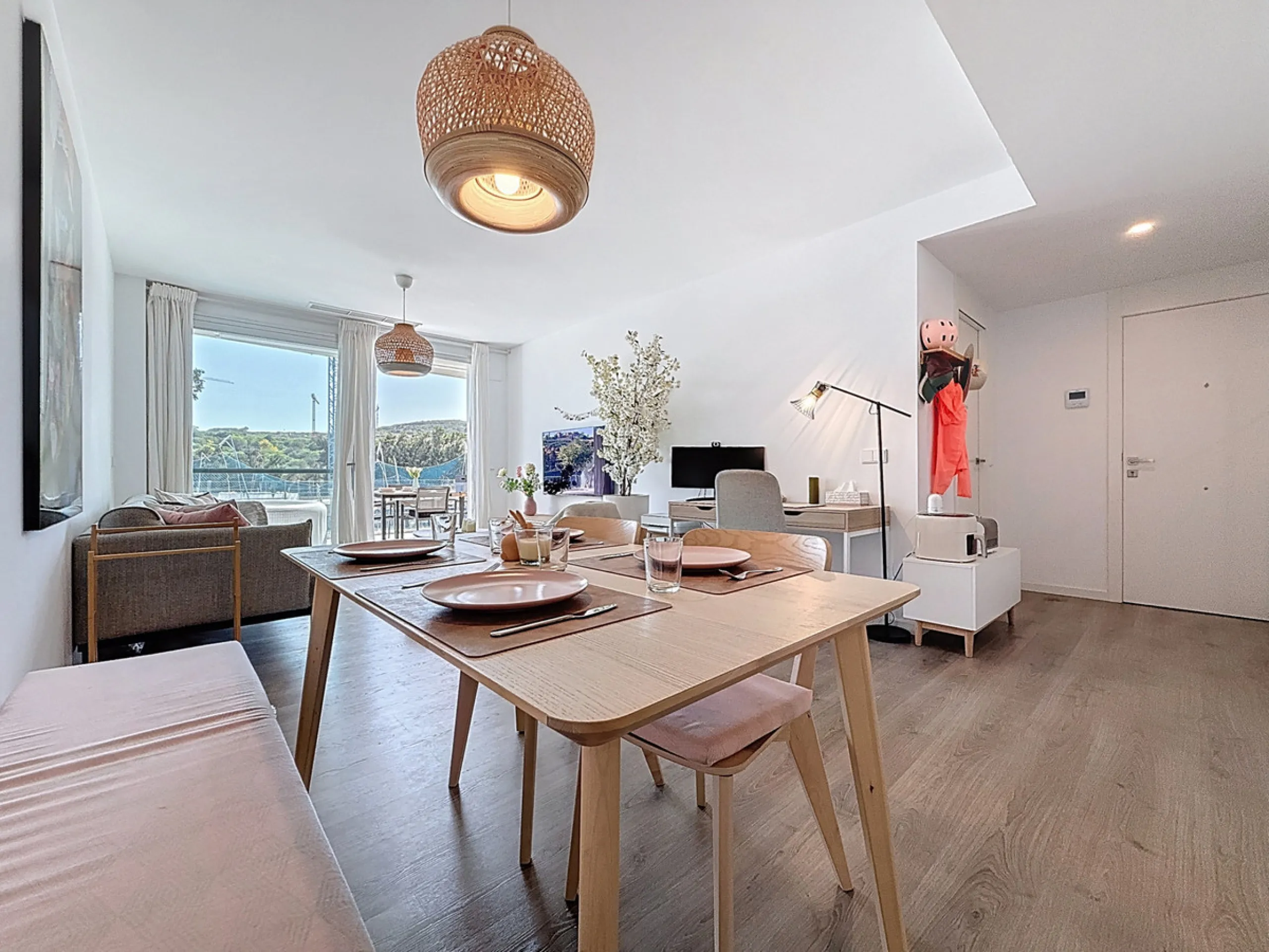 This beautiful three-bedroom, two-bathroom apartment benefits from a southwest orientation, ensuring lovely afternoon light and pleasant sunsets. From the terrace, you can enjoy open views of the surrounding nature, with a partial sea view to the left. Th