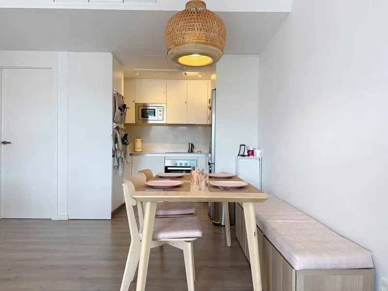 This beautiful three-bedroom, two-bathroom apartment benefits from a southwest orientation, ensuring lovely afternoon light and pleasant sunsets. From the terrace, you can enjoy open views of the surrounding nature, with a partial sea view to the left. Th
