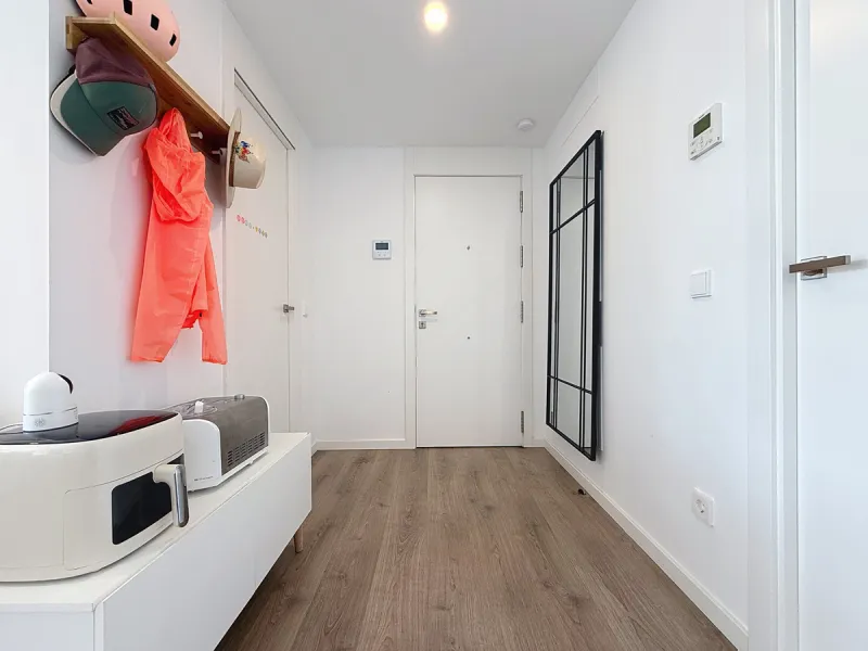 This beautiful three-bedroom, two-bathroom apartment benefits from a southwest orientation, ensuring lovely afternoon light and pleasant sunsets. From the terrace, you can enjoy open views of the surrounding nature, with a partial sea view to the left. Th