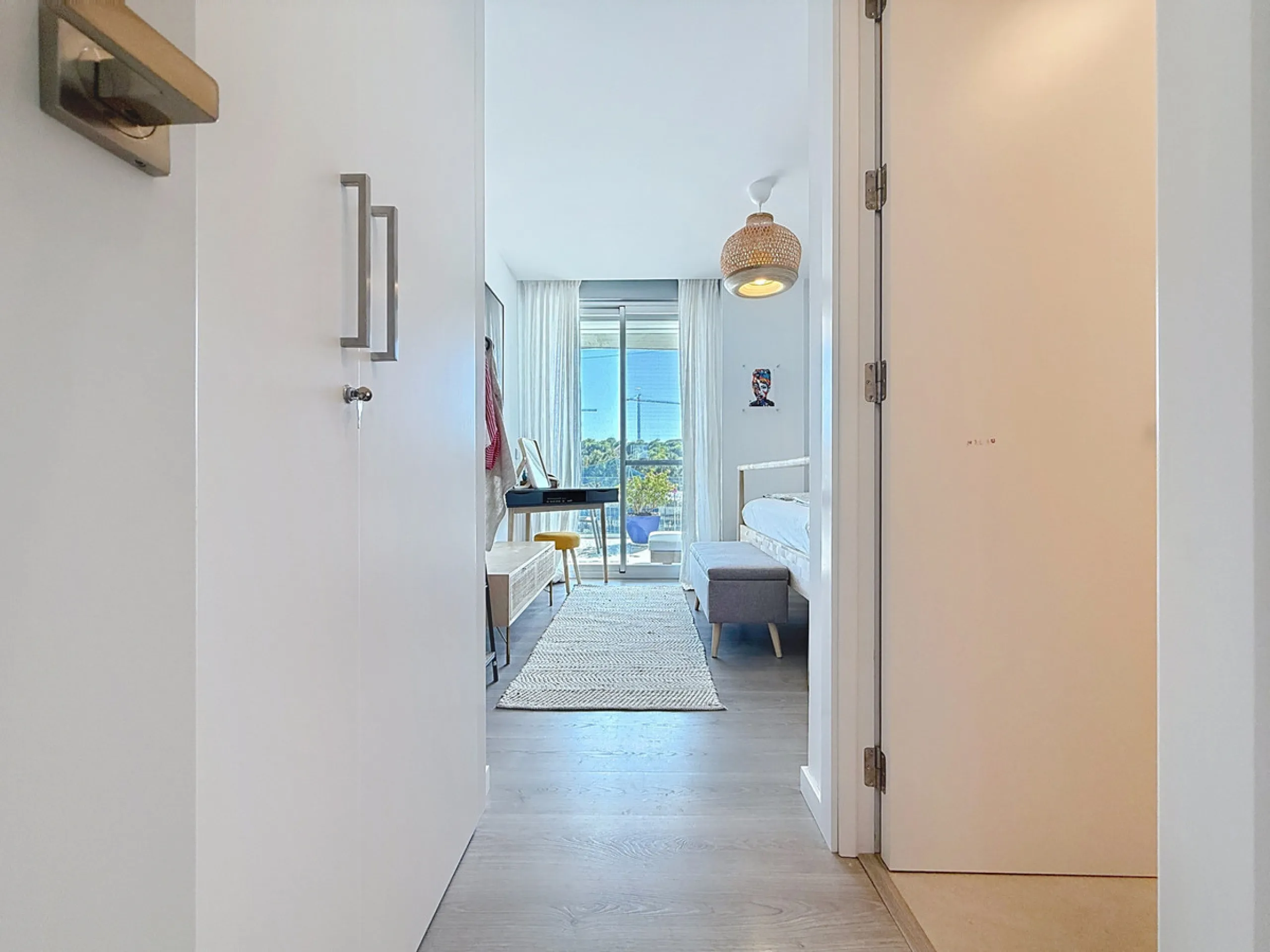 This beautiful three-bedroom, two-bathroom apartment benefits from a southwest orientation, ensuring lovely afternoon light and pleasant sunsets. From the terrace, you can enjoy open views of the surrounding nature, with a partial sea view to the left. Th