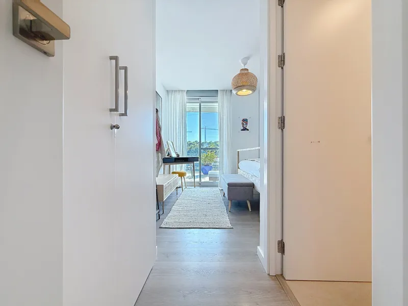 This beautiful three-bedroom, two-bathroom apartment benefits from a southwest orientation, ensuring lovely afternoon light and pleasant sunsets. From the terrace, you can enjoy open views of the surrounding nature, with a partial sea view to the left. Th