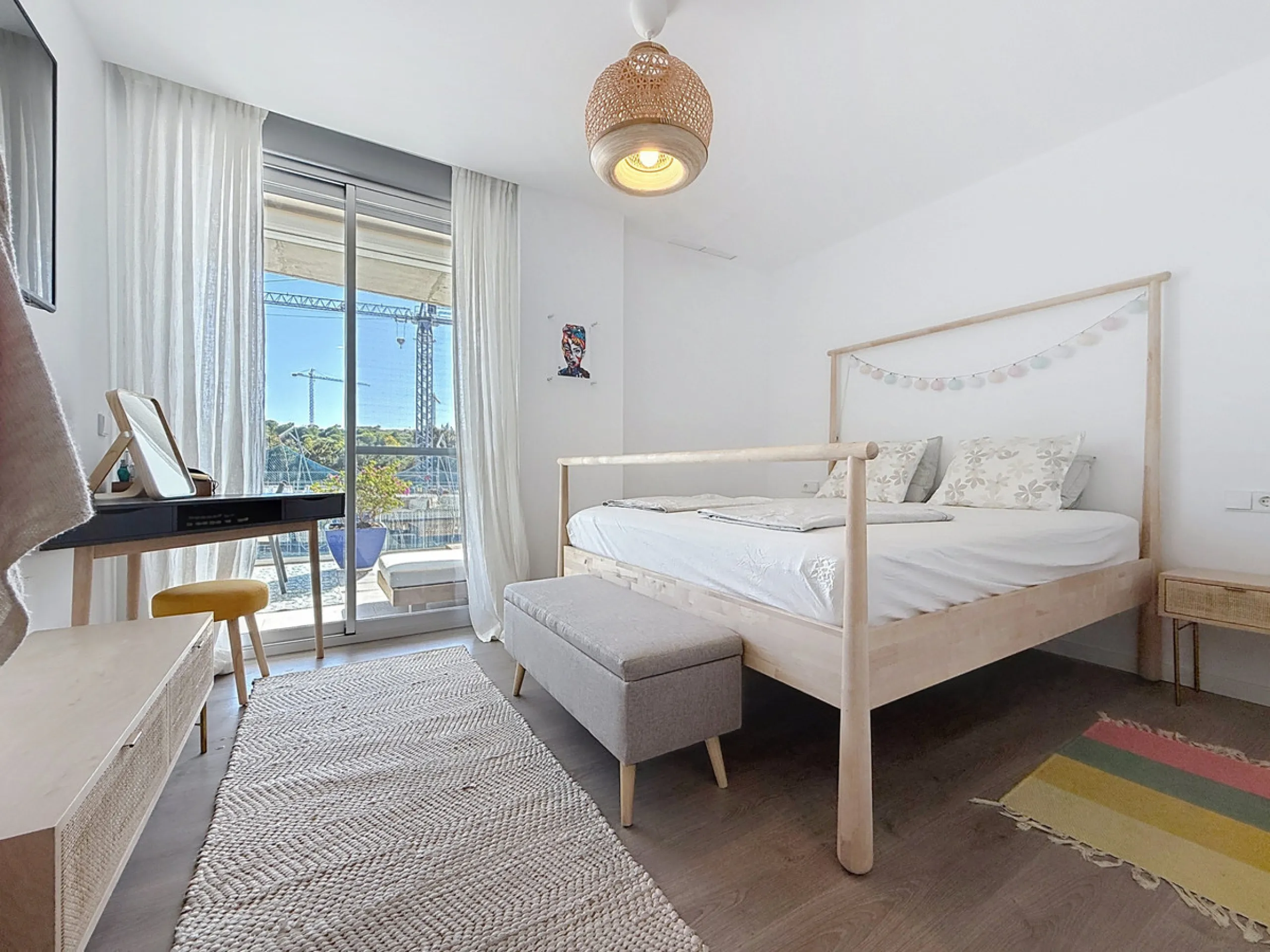 This beautiful three-bedroom, two-bathroom apartment benefits from a southwest orientation, ensuring lovely afternoon light and pleasant sunsets. From the terrace, you can enjoy open views of the surrounding nature, with a partial sea view to the left. Th