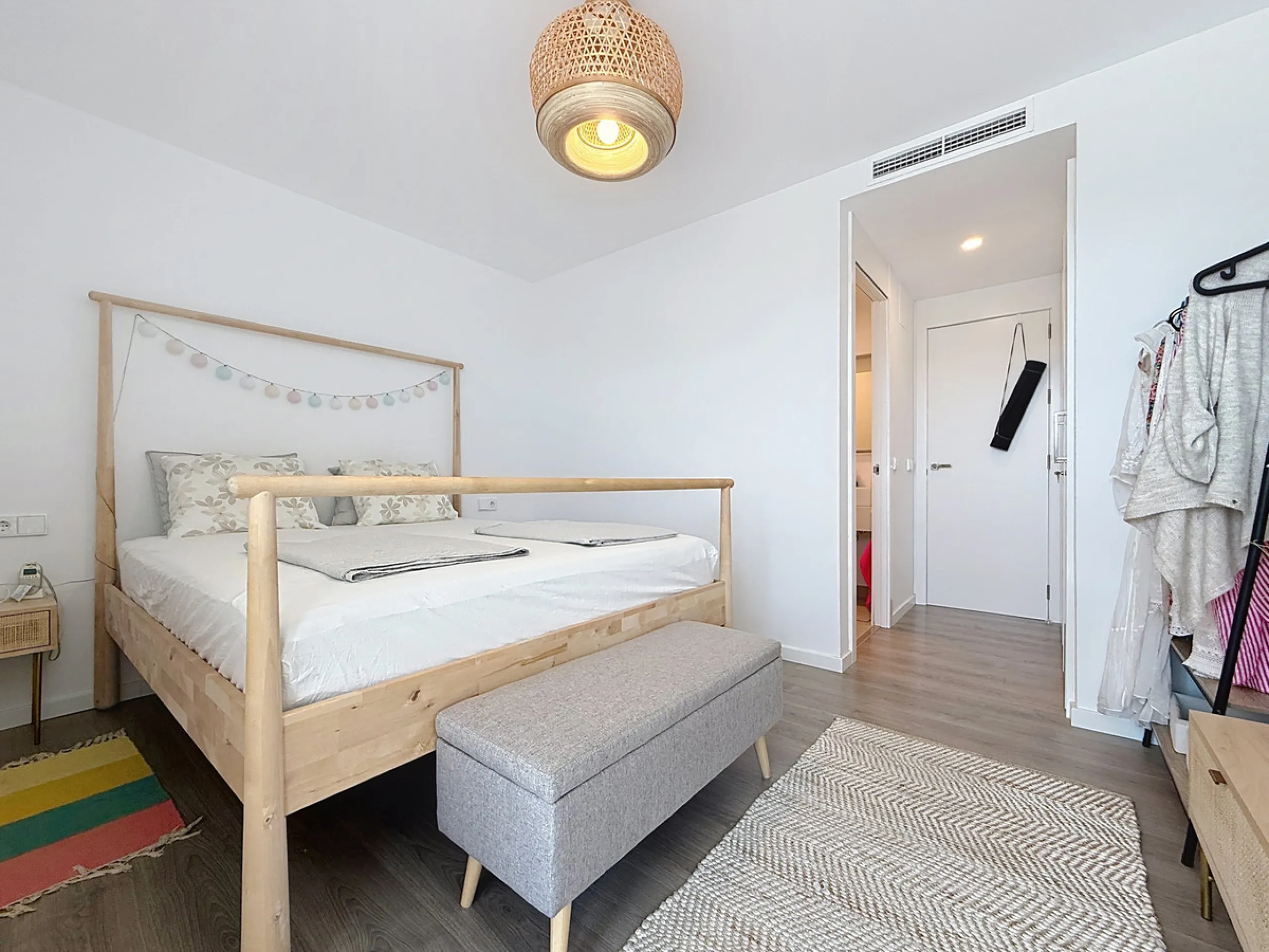 This beautiful three-bedroom, two-bathroom apartment benefits from a southwest orientation, ensuring lovely afternoon light and pleasant sunsets. From the terrace, you can enjoy open views of the surrounding nature, with a partial sea view to the left. Th