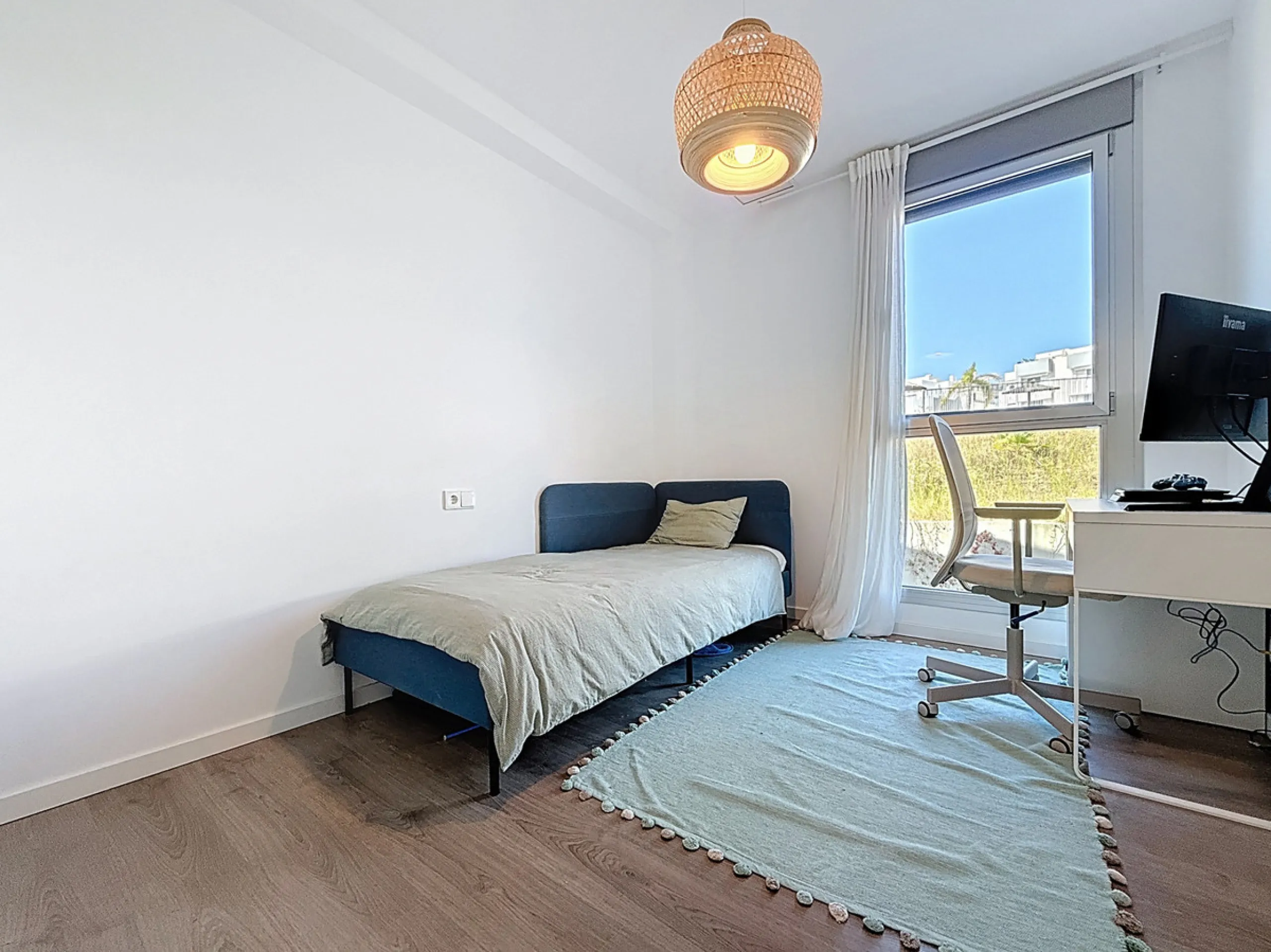 This beautiful three-bedroom, two-bathroom apartment benefits from a southwest orientation, ensuring lovely afternoon light and pleasant sunsets. From the terrace, you can enjoy open views of the surrounding nature, with a partial sea view to the left. Th