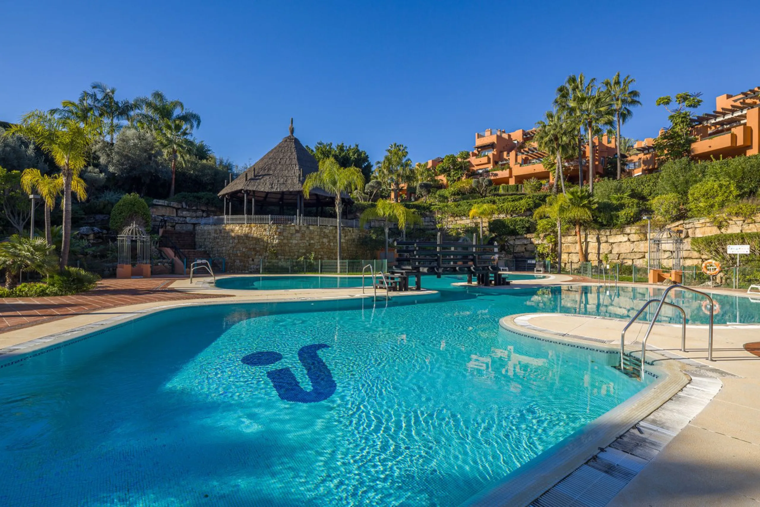 Spektakuläre Wohnung mit vier Schlafzimmern und vier Badezimmern in Nueva Andalucía