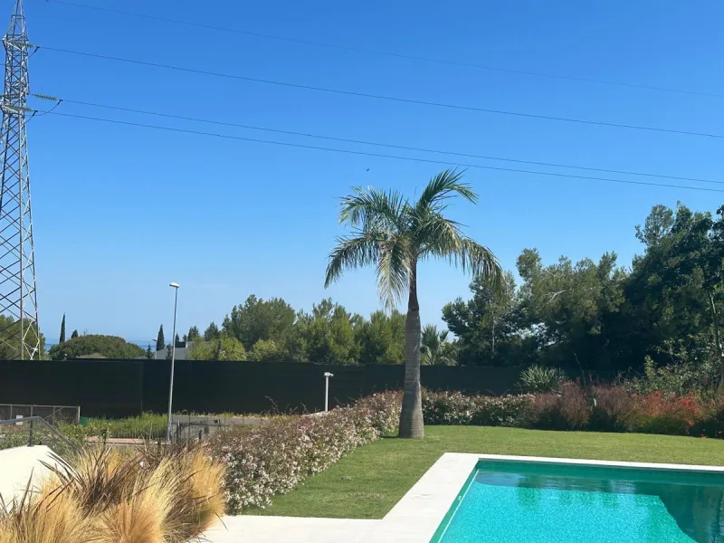 Plot - Land в продаже в Marbella, Málaga. Площадь участка 1165 м²