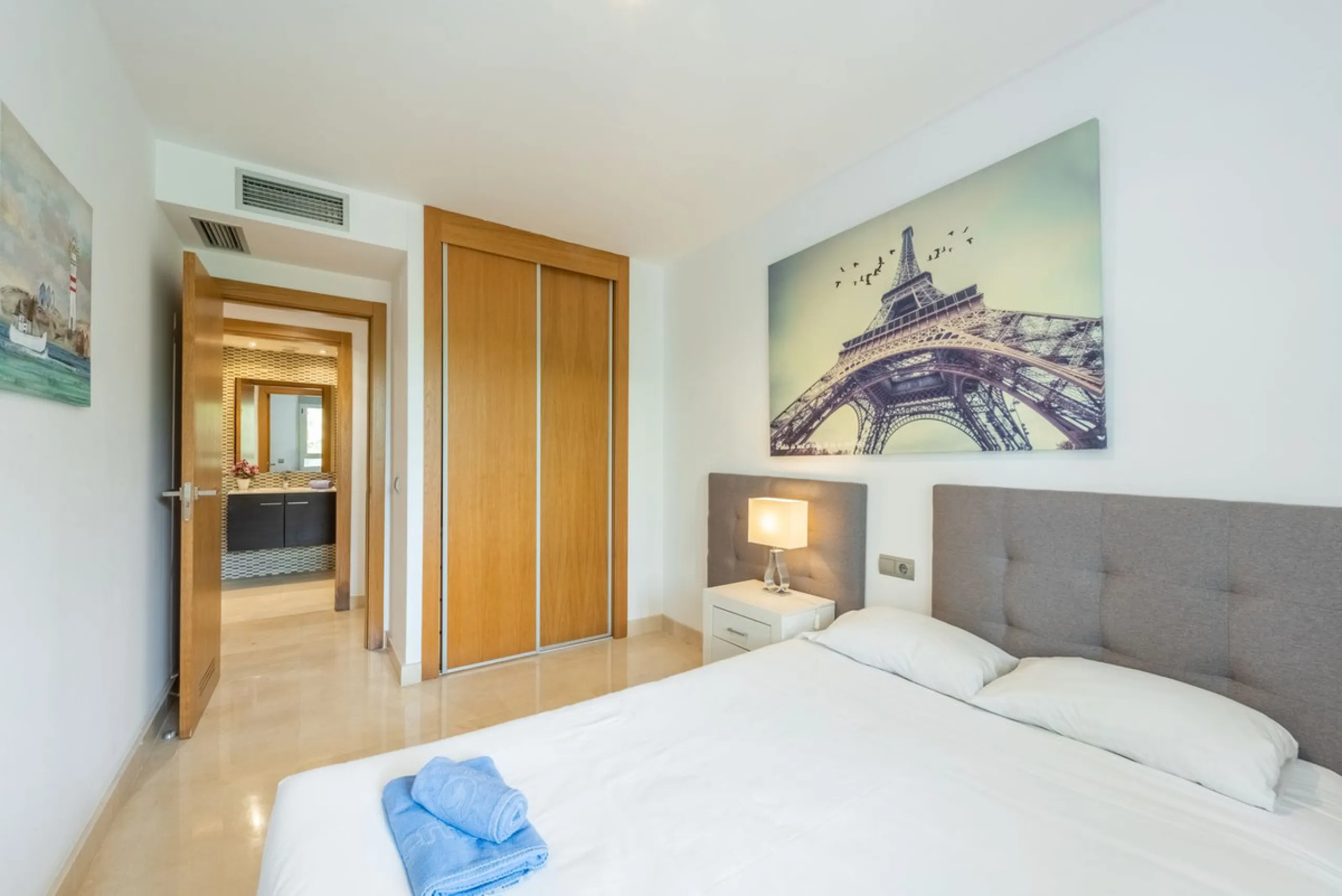 Modern apartment in prime location with tourist license