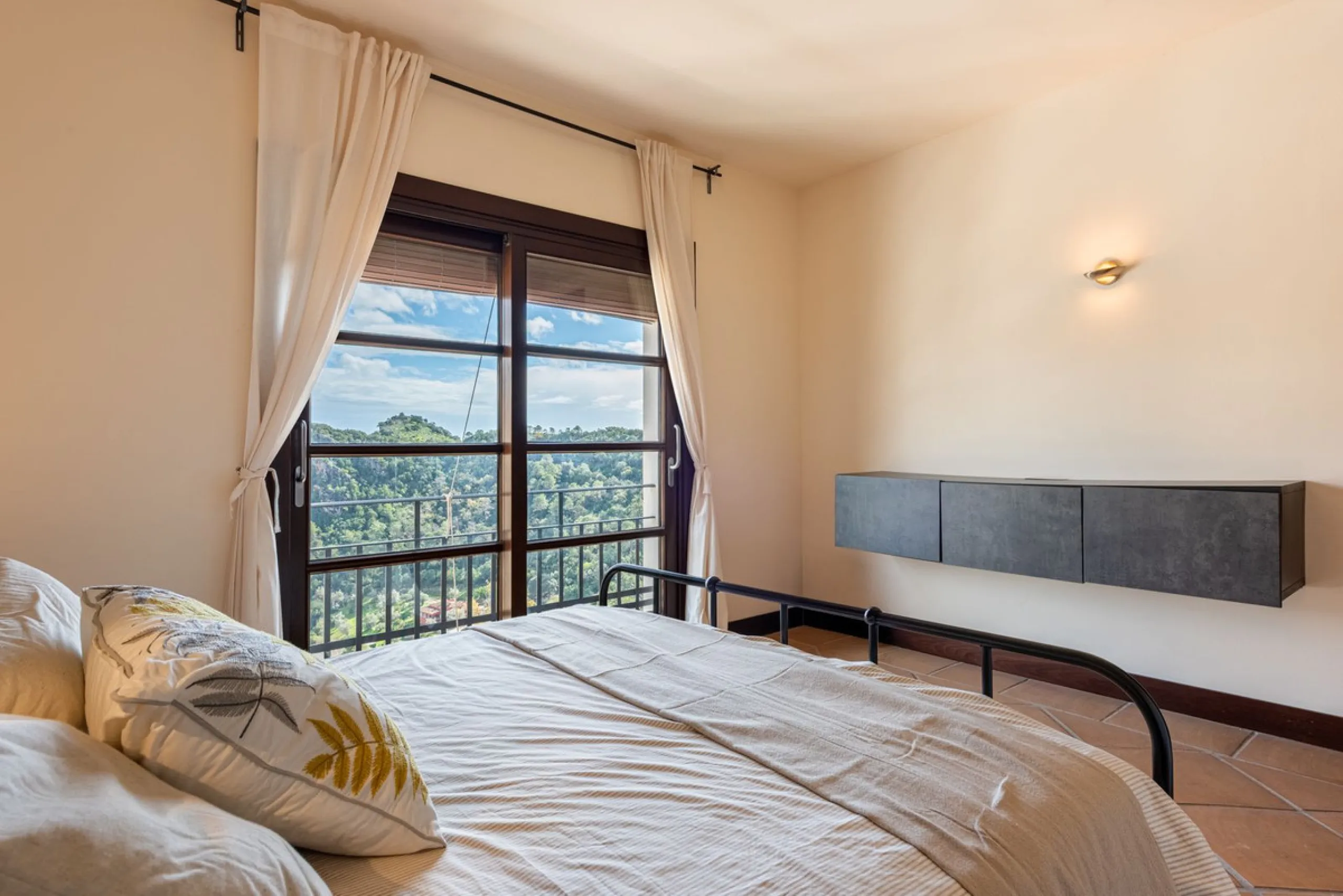Exclusive 4-bedroom property in El Casar, Benahavís