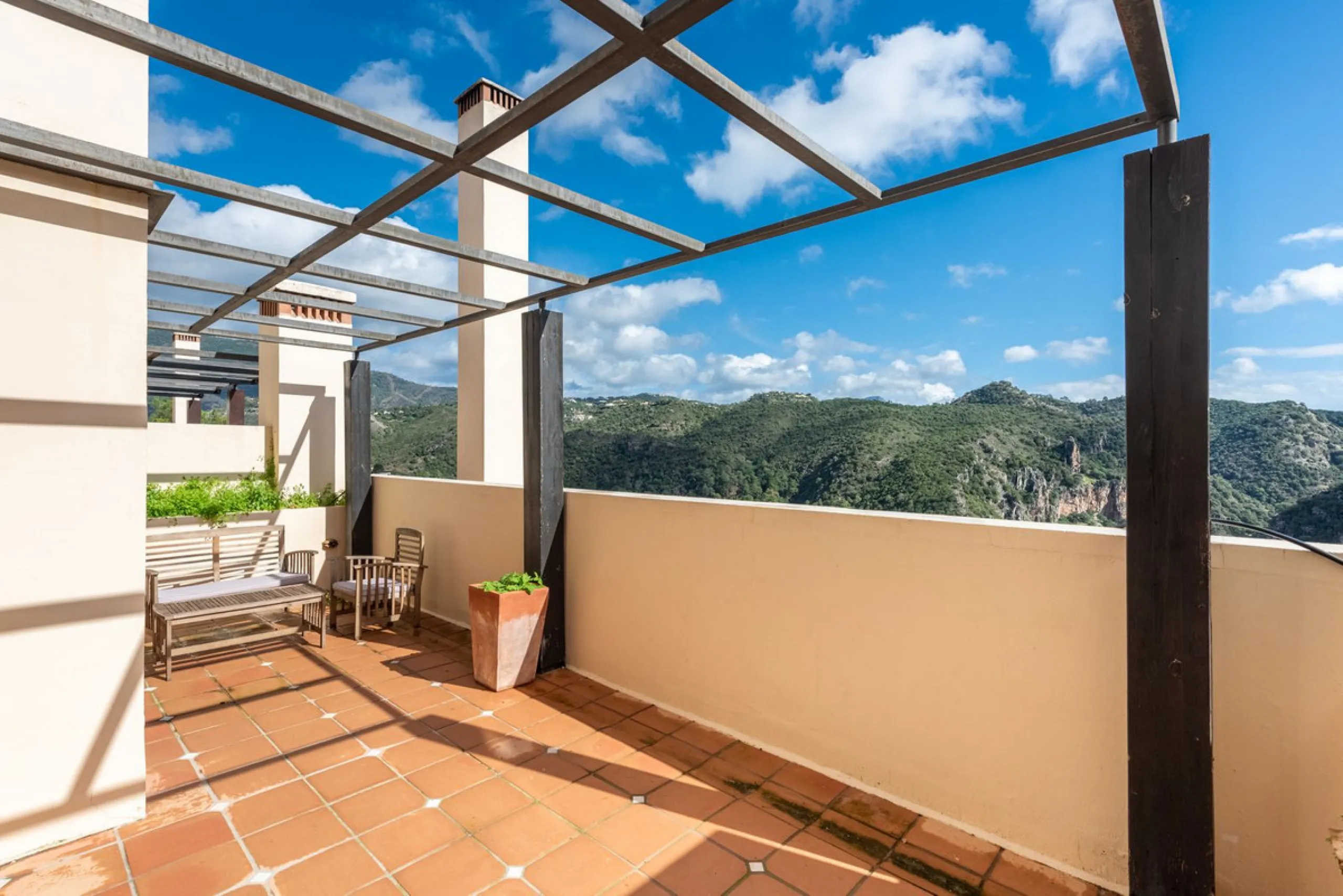 Exclusive 4-bedroom property in El Casar, Benahavís