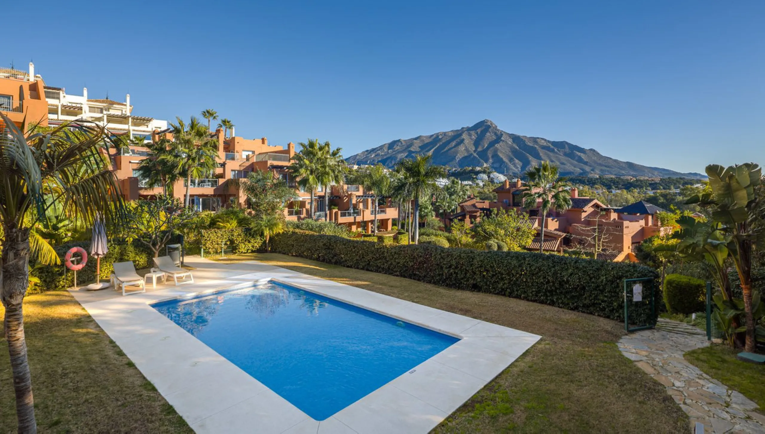 Spektakuläre Wohnung mit vier Schlafzimmern und vier Badezimmern in Nueva Andalucía