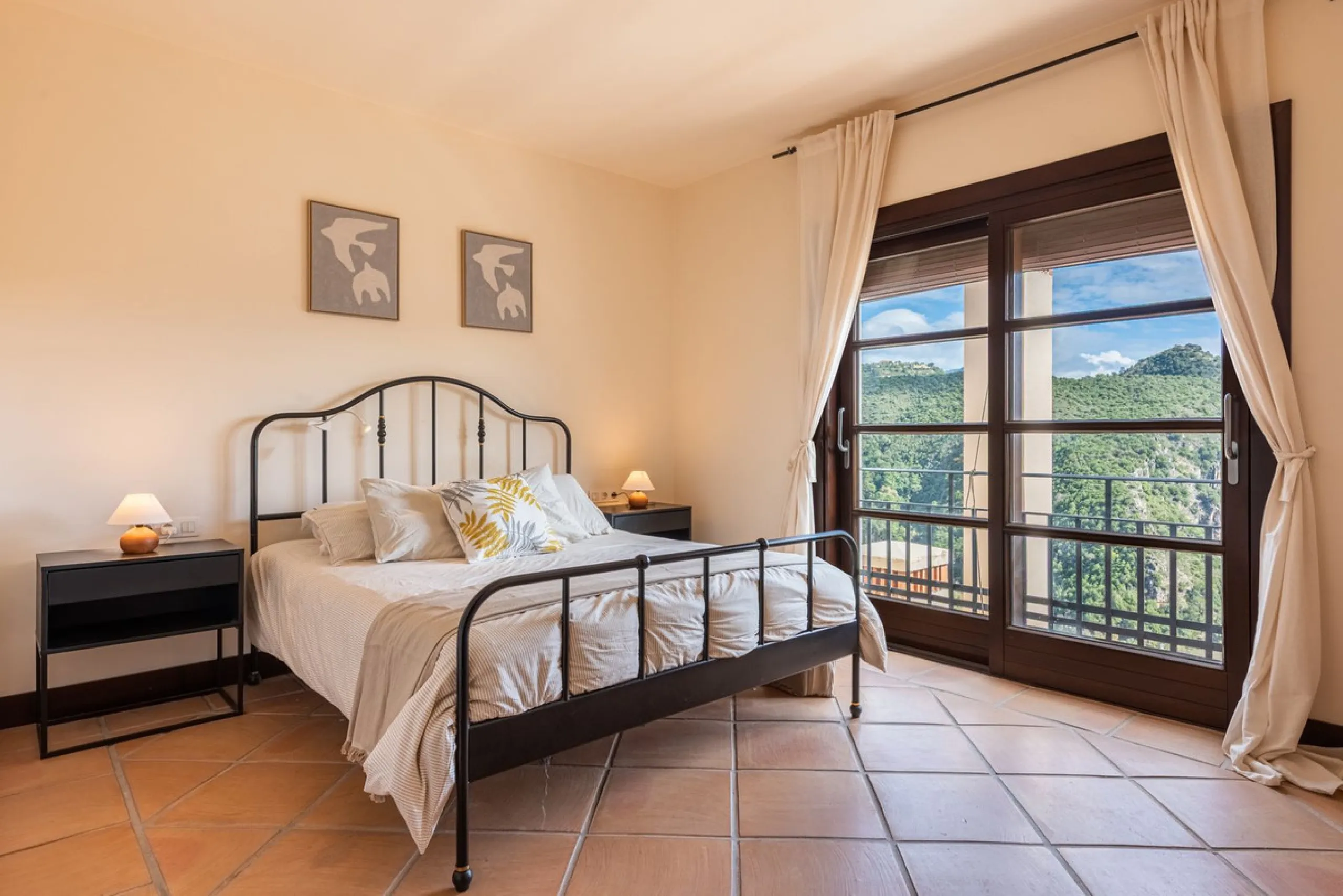 Exclusive 4-bedroom property in El Casar, Benahavís