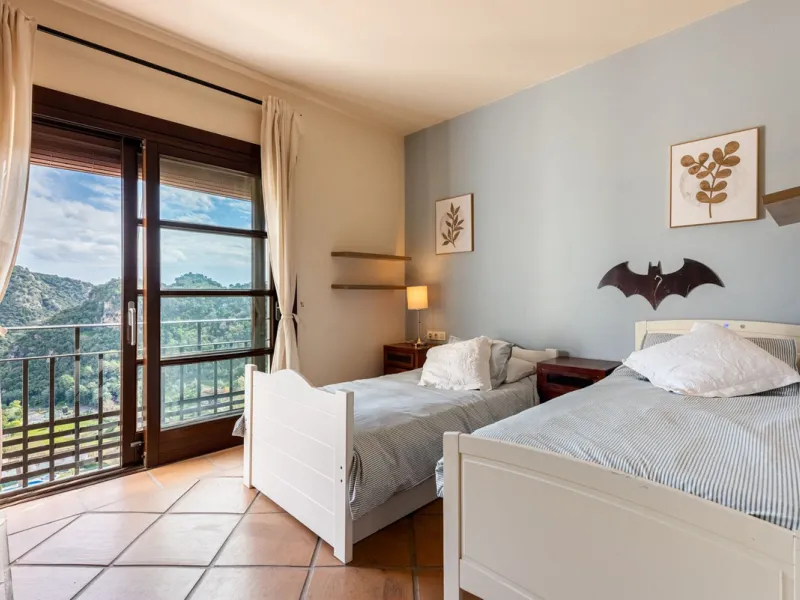 Exclusive 4-bedroom property in El Casar, Benahavís