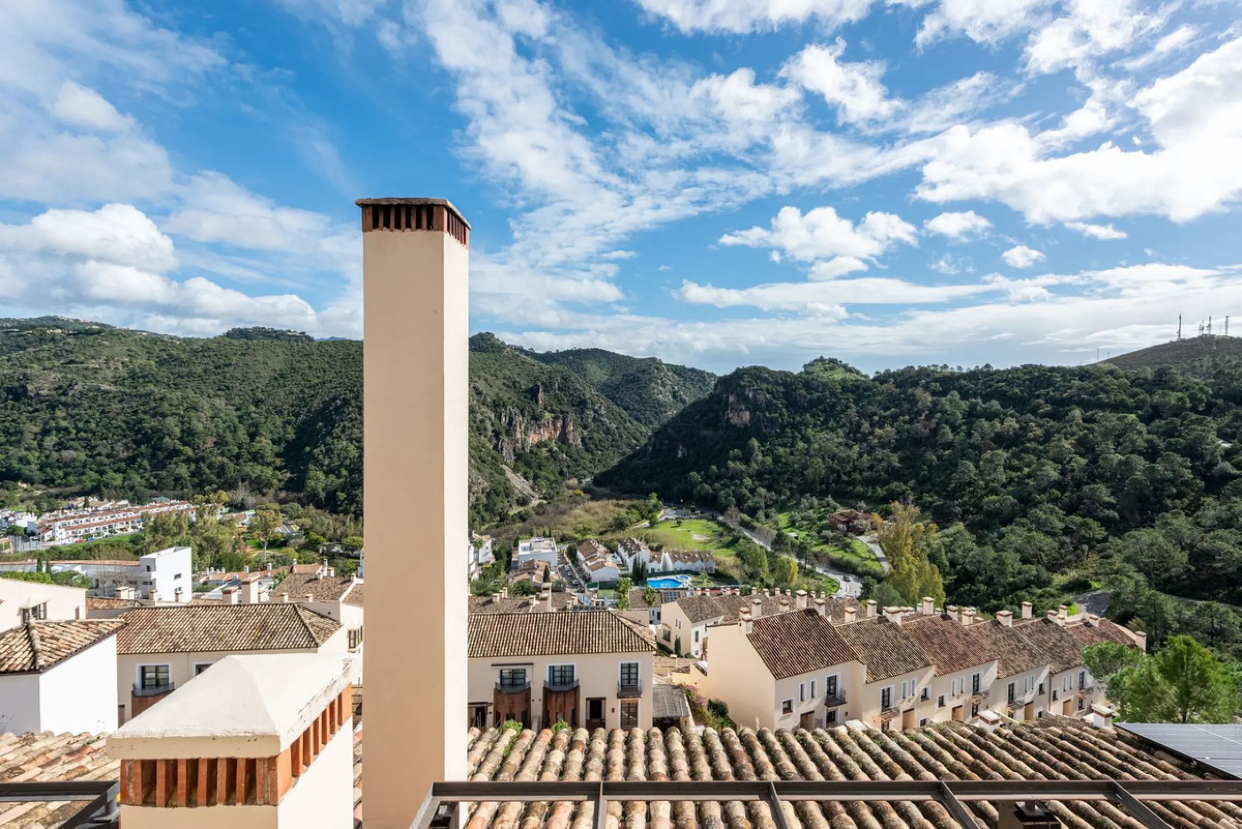 Exclusive 4-bedroom property in El Casar, Benahavís