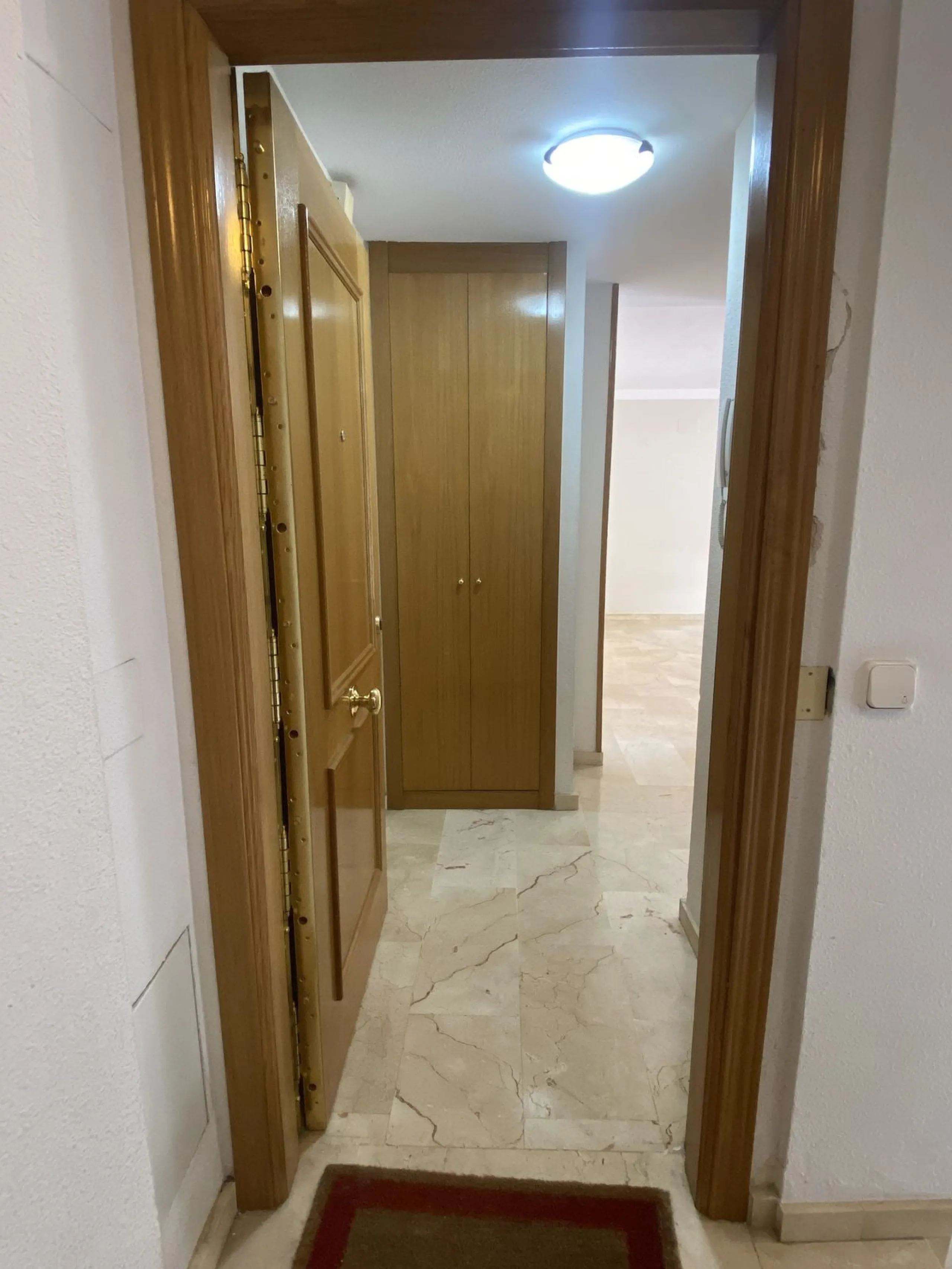 ** Spacious apartment with terrace, pool and parking – 3 bedrooms, storage room and excellent layout **