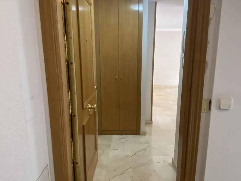 ** Spacious apartment with terrace, pool and parking – 3 bedrooms, storage room and excellent layout **