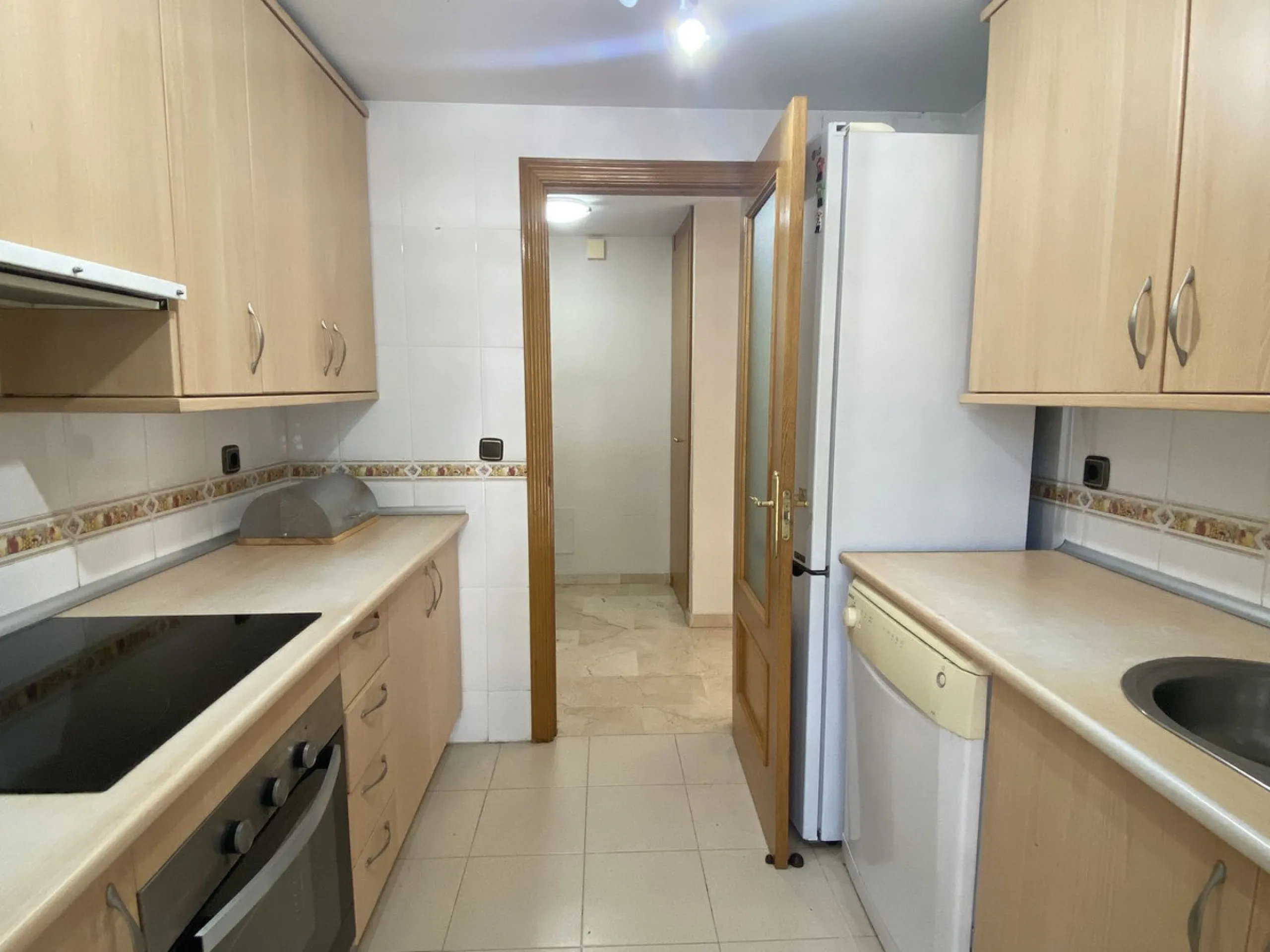 ** Spacious apartment with terrace, pool and parking – 3 bedrooms, storage room and excellent layout **
