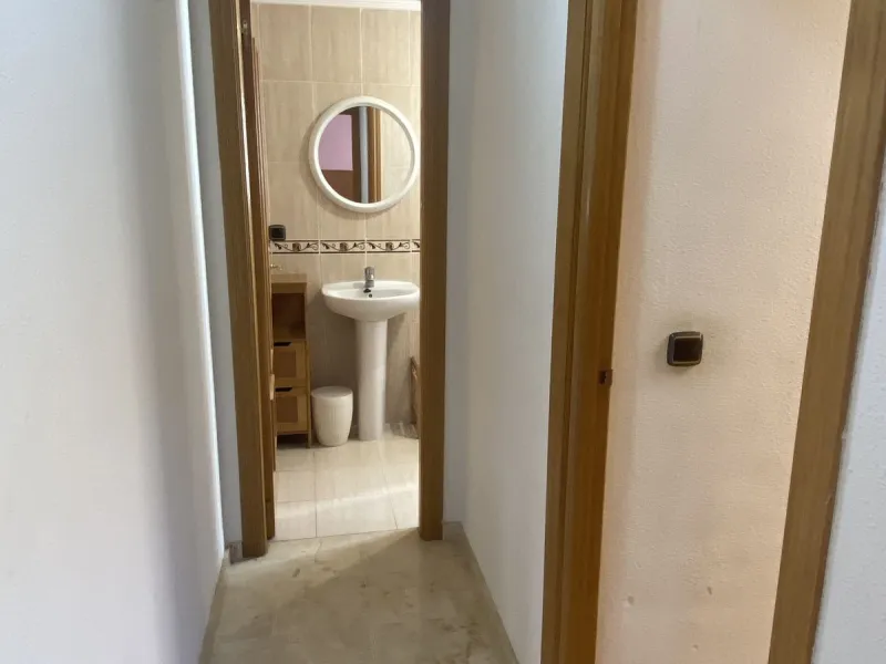 ** Spacious apartment with terrace, pool and parking – 3 bedrooms, storage room and excellent layout **