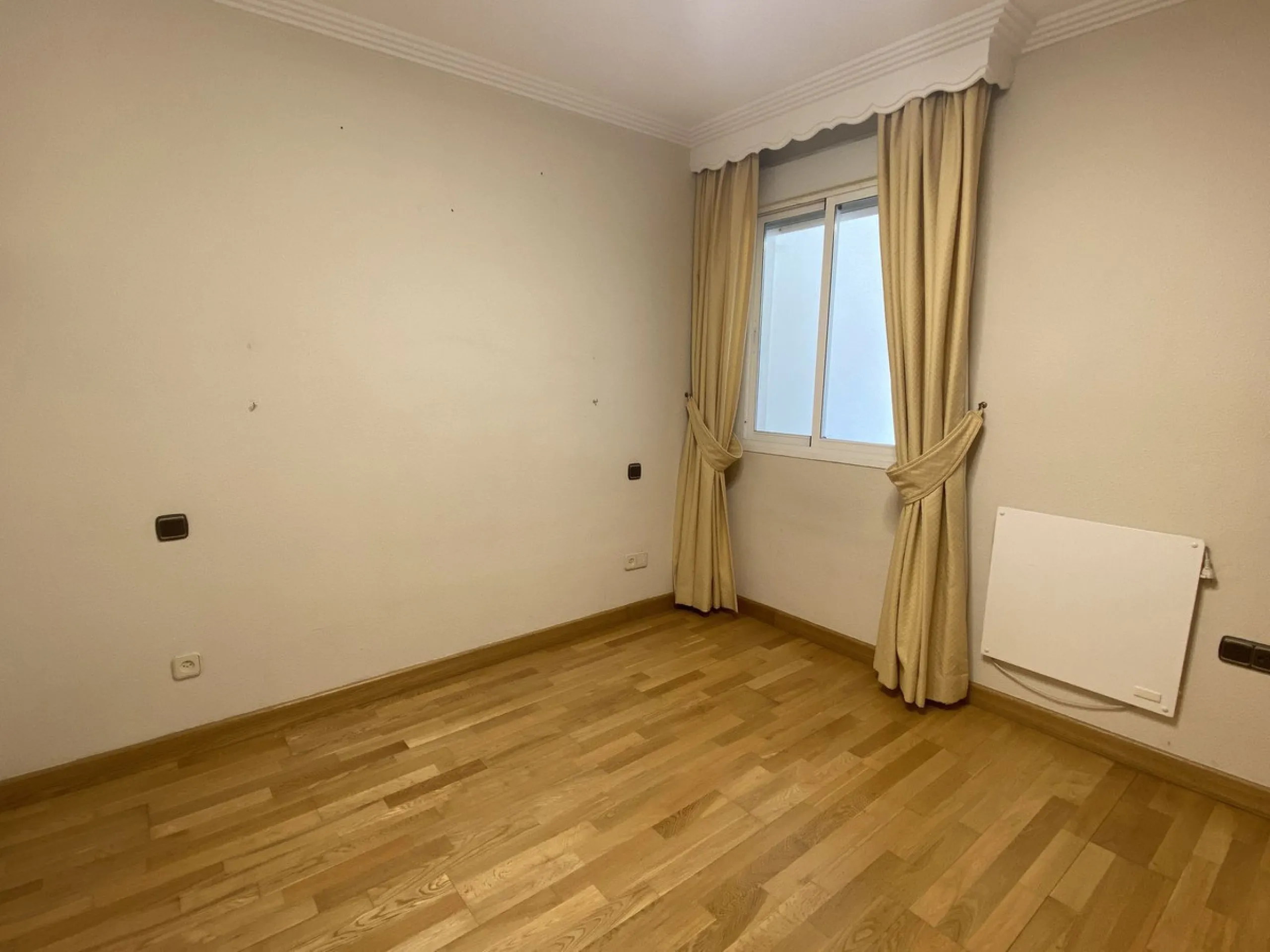 ** Spacious apartment with terrace, pool and parking – 3 bedrooms, storage room and excellent layout **