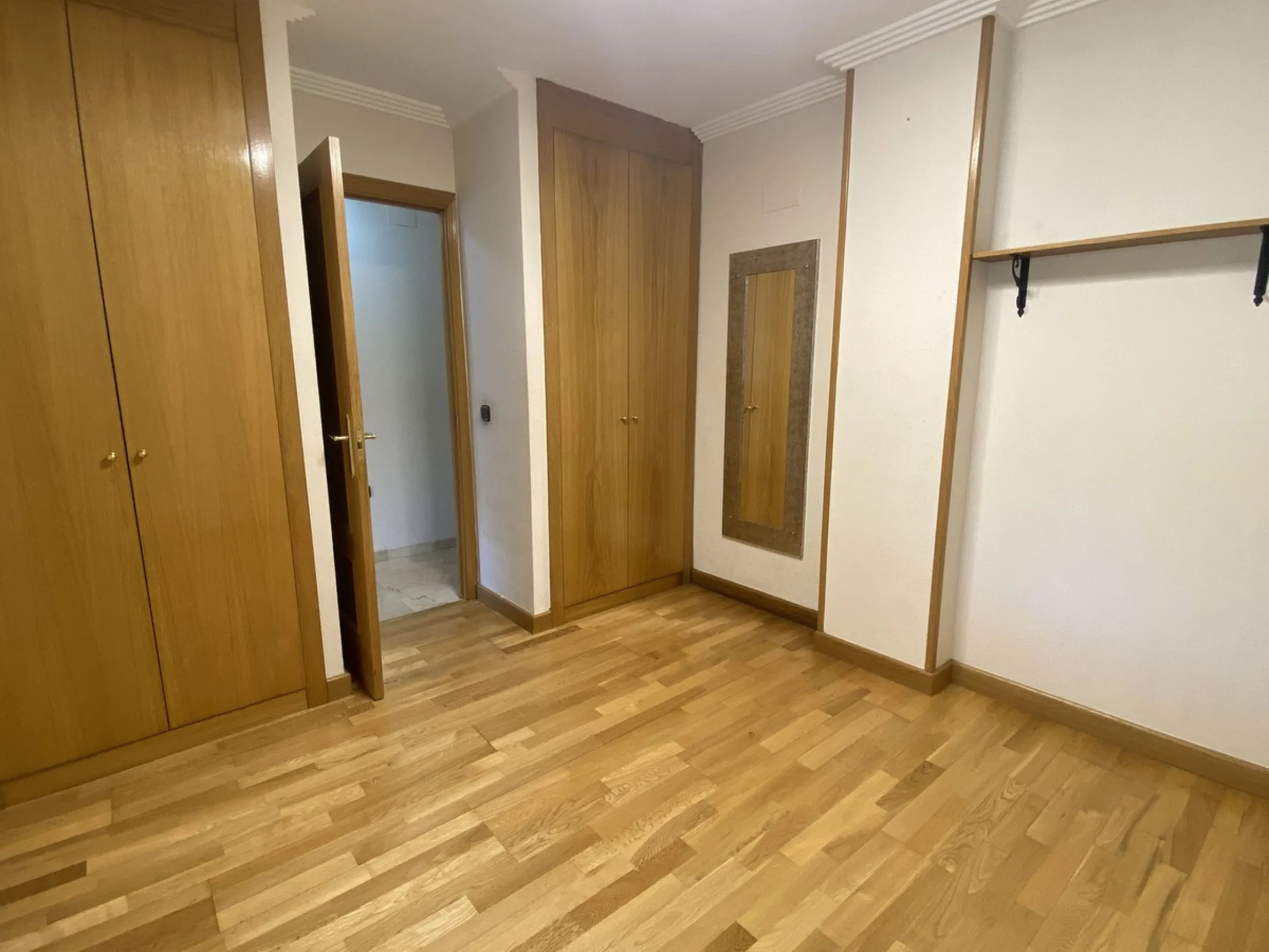 ** Spacious apartment with terrace, pool and parking – 3 bedrooms, storage room and excellent layout **