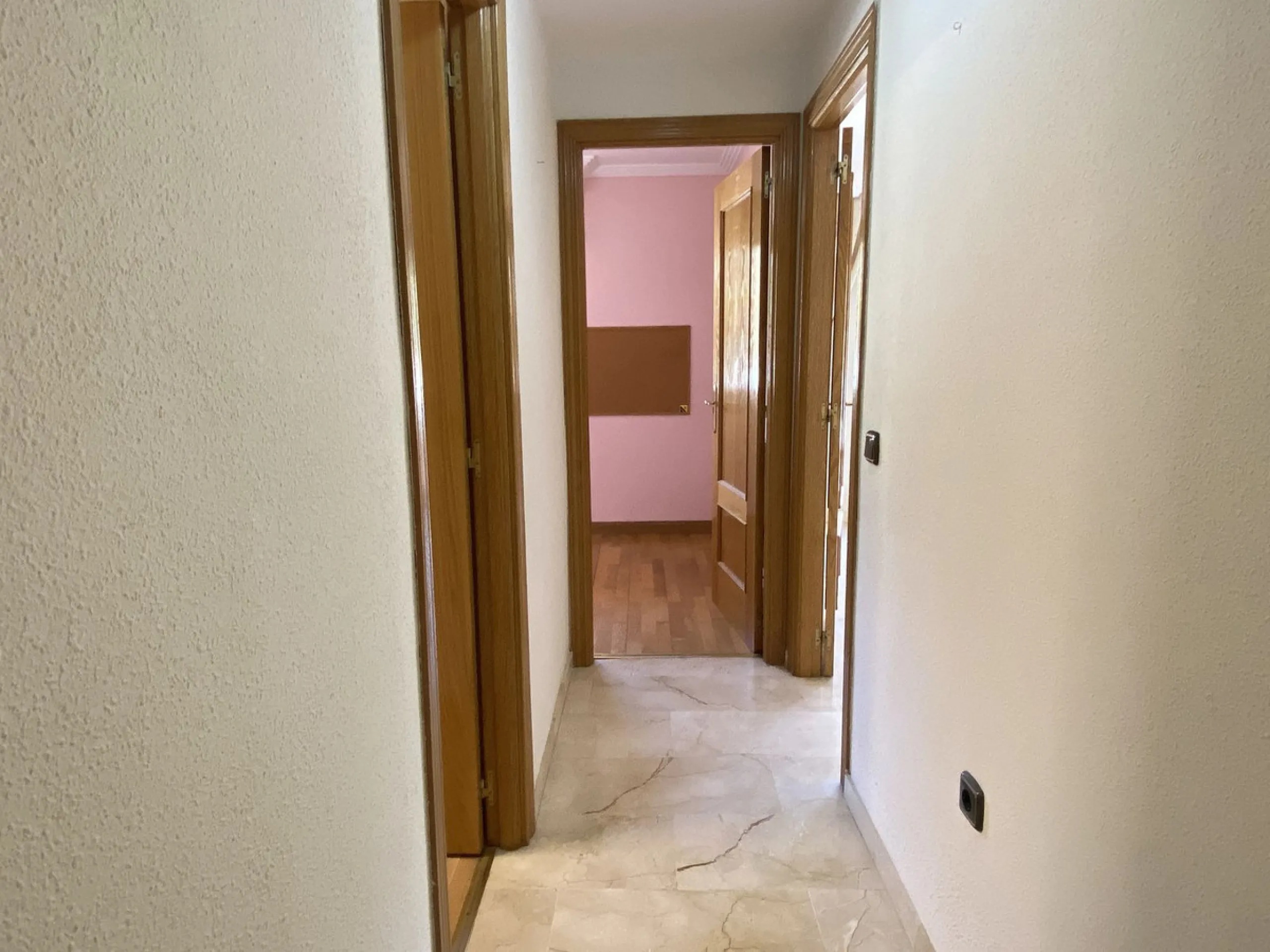 ** Spacious apartment with terrace, pool and parking – 3 bedrooms, storage room and excellent layout **