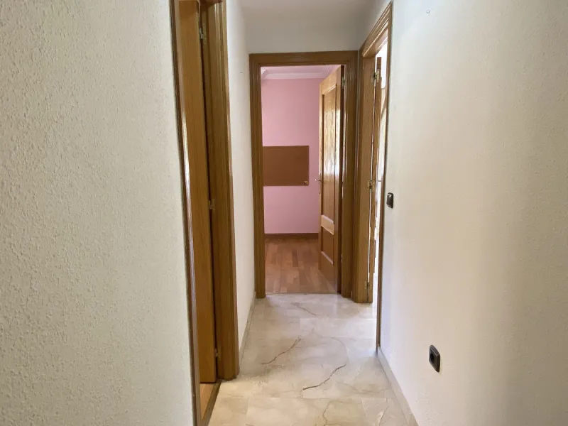 ** Spacious apartment with terrace, pool and parking – 3 bedrooms, storage room and excellent layout **