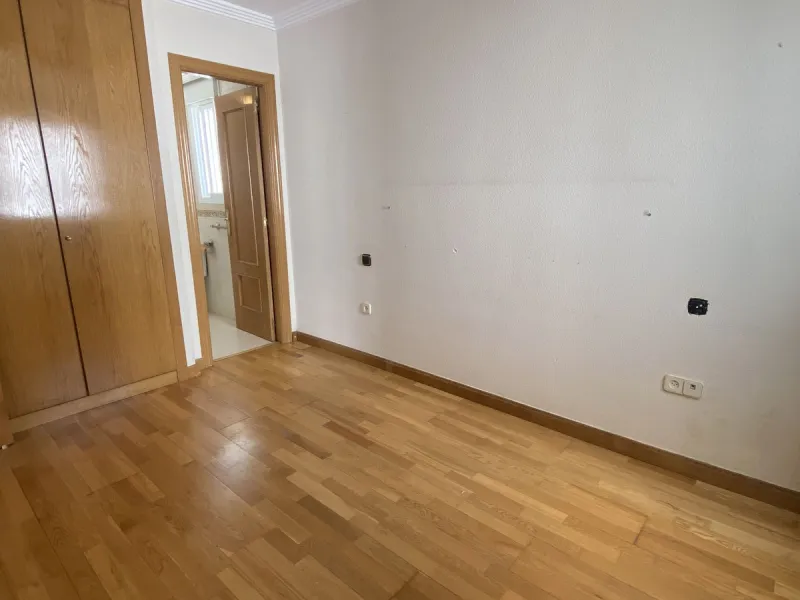 ** Spacious apartment with terrace, pool and parking – 3 bedrooms, storage room and excellent layout **