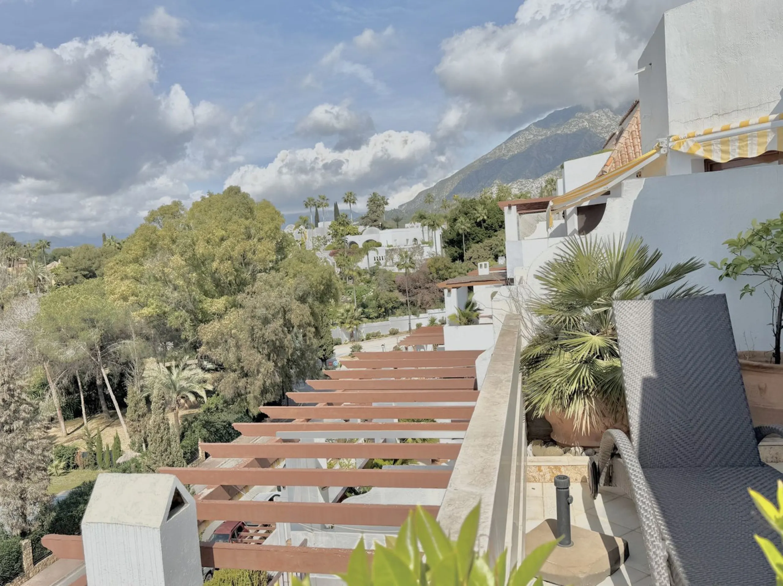 **EXCLUSIVE DUPLEX PENTHOUSE IN LAS LOMAS DE MARBELLA CLUB – PANORAMIC SEA & MOUNTAIN VIEWS**