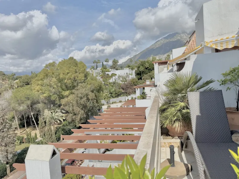 **EXCLUSIVE DUPLEX PENTHOUSE IN LAS LOMAS DE MARBELLA CLUB – PANORAMIC SEA & MOUNTAIN VIEWS**
