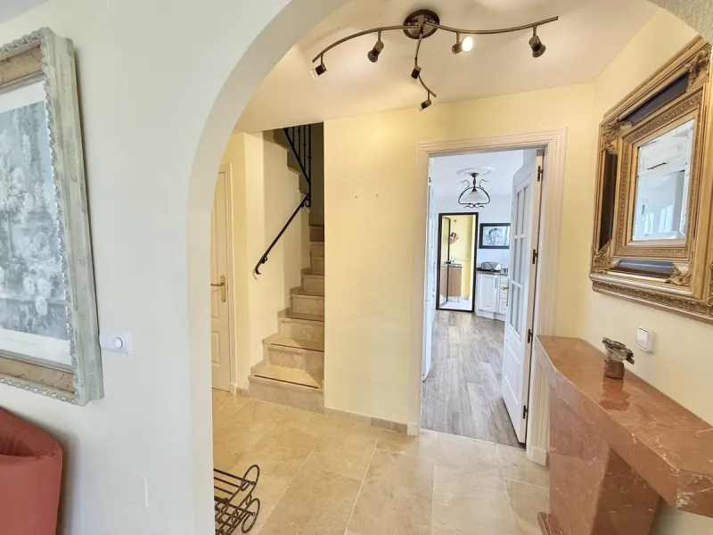**EXCLUSIVE DUPLEX PENTHOUSE IN LAS LOMAS DE MARBELLA CLUB – PANORAMIC SEA & MOUNTAIN VIEWS**