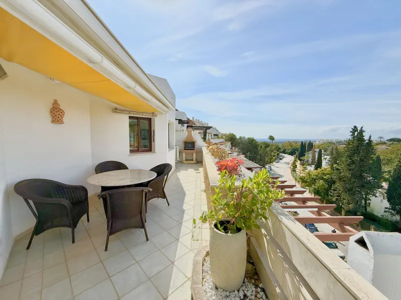 **EXCLUSIVE DUPLEX PENTHOUSE IN LAS LOMAS DE MARBELLA CLUB – PANORAMIC SEA & MOUNTAIN VIEWS**