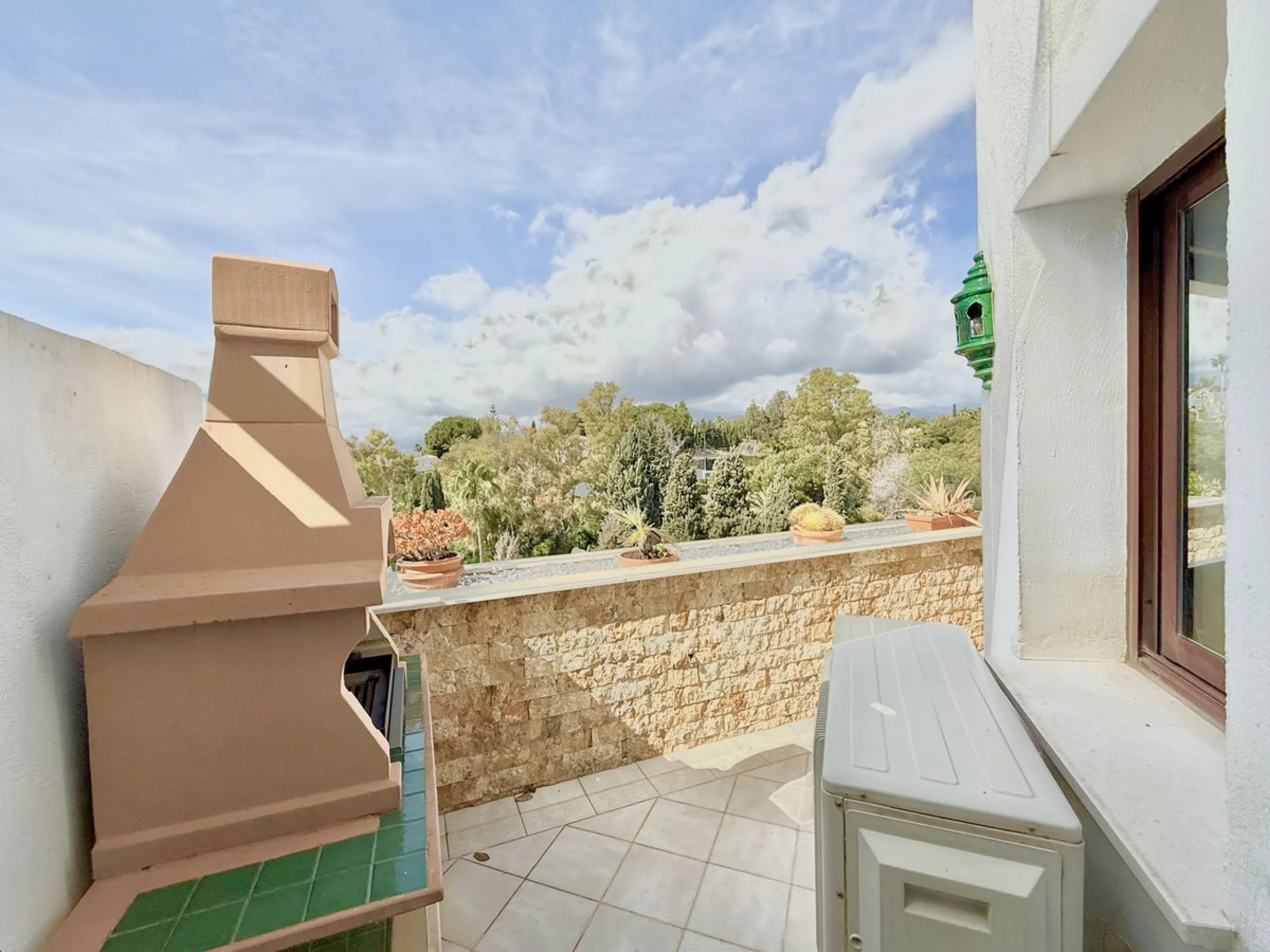 **EXCLUSIVE DUPLEX PENTHOUSE IN LAS LOMAS DE MARBELLA CLUB – PANORAMIC SEA & MOUNTAIN VIEWS**