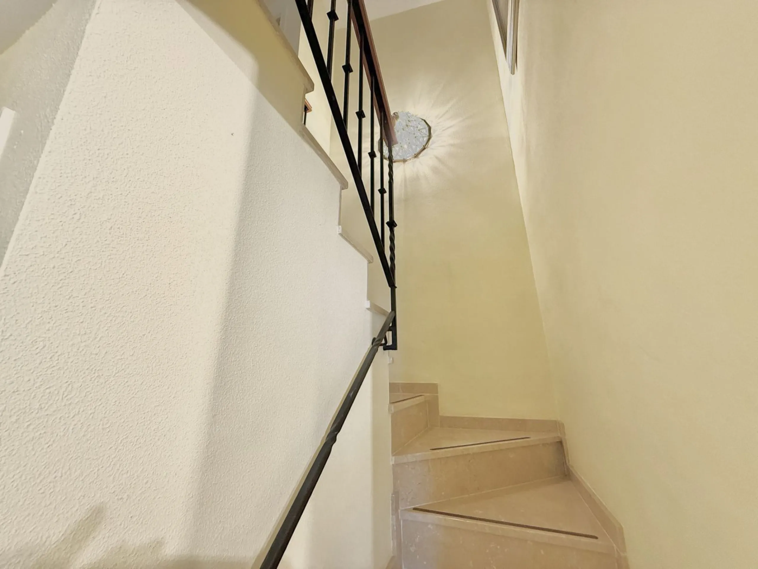 **EXCLUSIVE DUPLEX PENTHOUSE IN LAS LOMAS DE MARBELLA CLUB – PANORAMIC SEA & MOUNTAIN VIEWS**