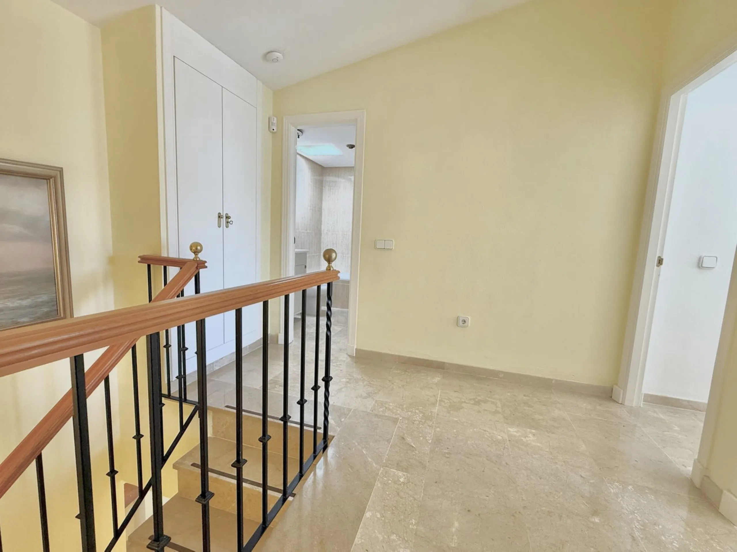 **EXCLUSIVE DUPLEX PENTHOUSE IN LAS LOMAS DE MARBELLA CLUB – PANORAMIC SEA & MOUNTAIN VIEWS**