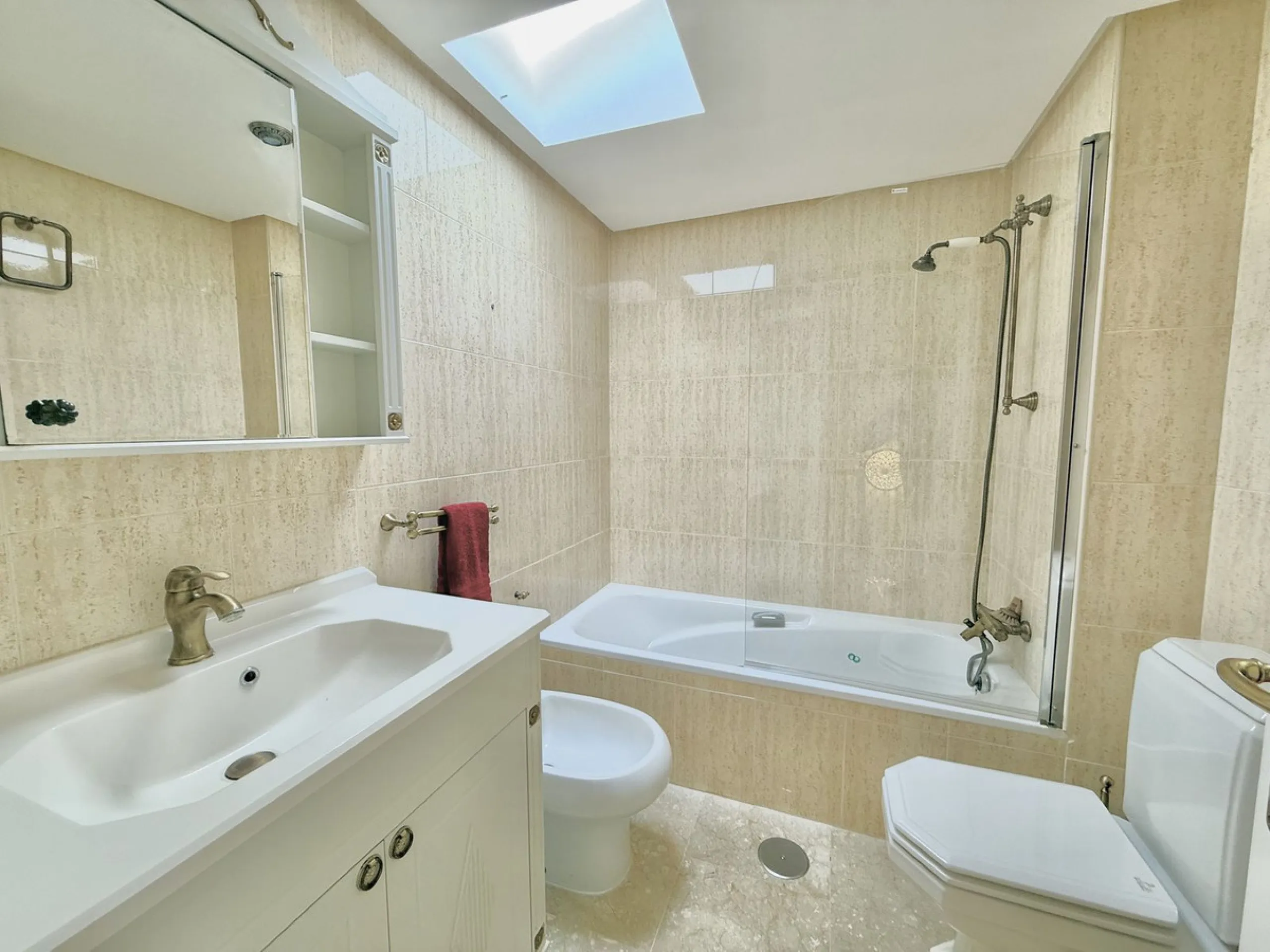 **EXCLUSIVE DUPLEX PENTHOUSE IN LAS LOMAS DE MARBELLA CLUB – PANORAMIC SEA & MOUNTAIN VIEWS**